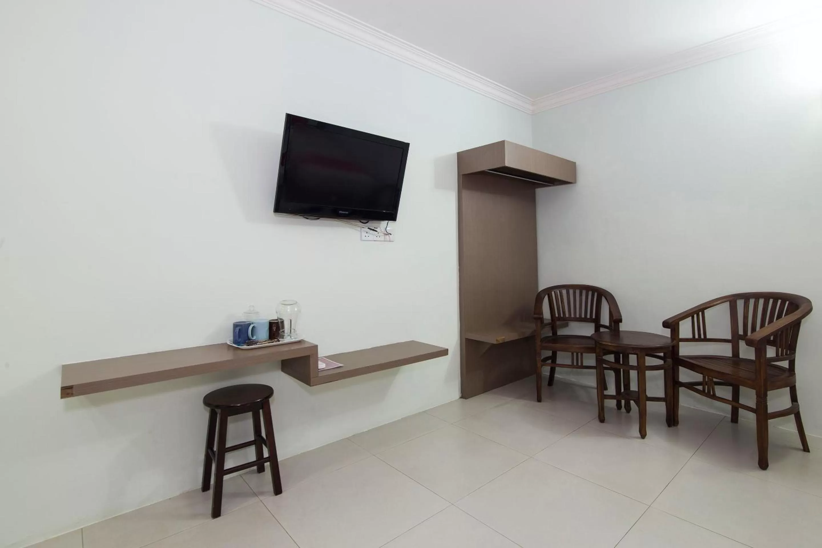 TV and multimedia, TV/Entertainment Center in Crystal City Hotel