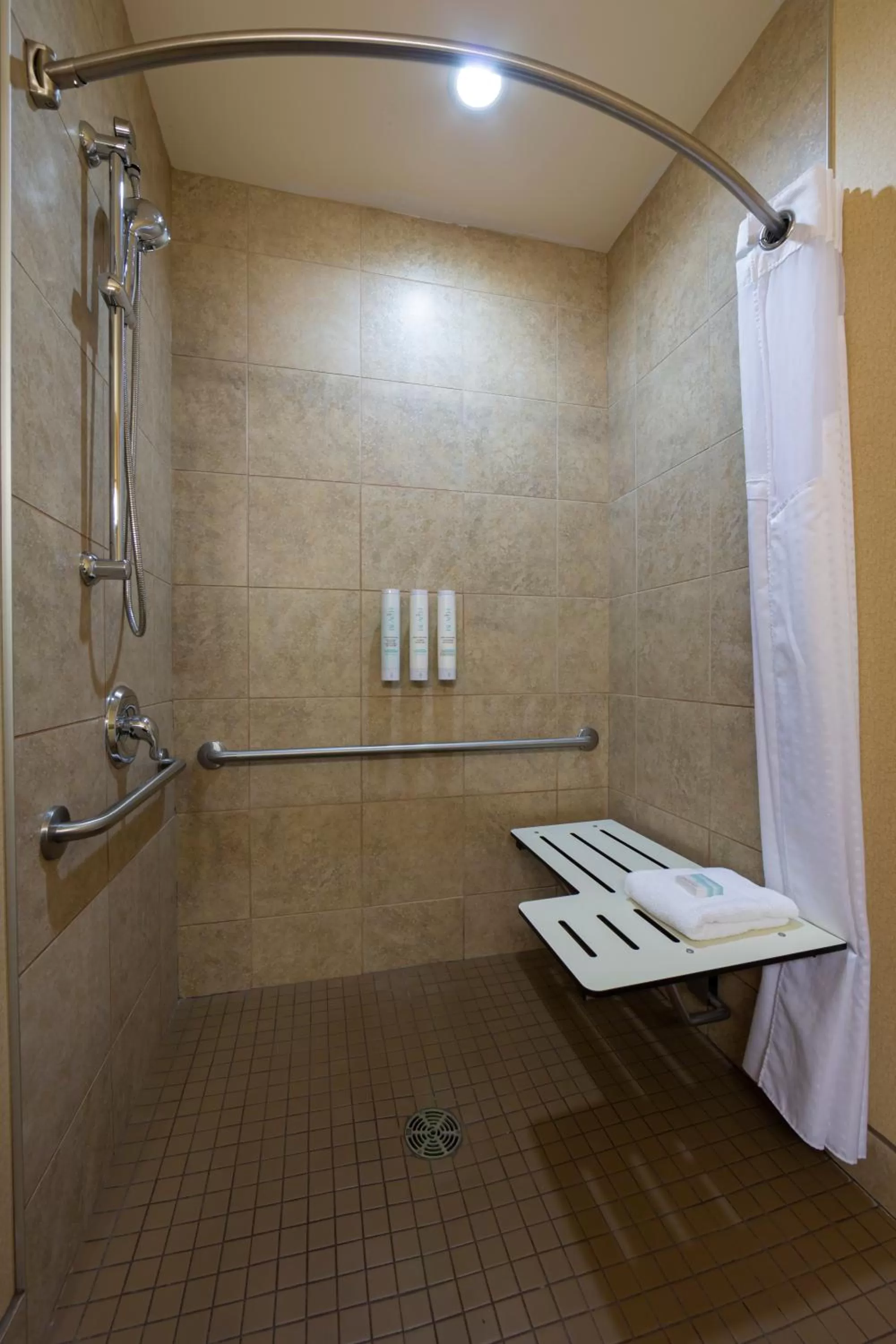 Shower in Bayview Hotel