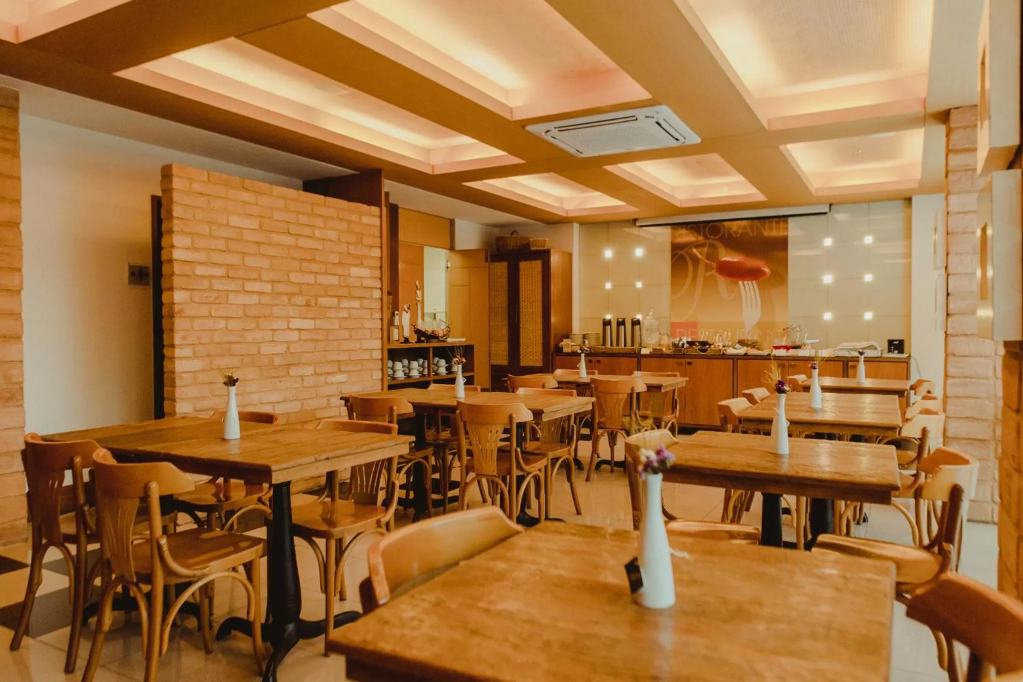 Restaurant/places to eat in Hotel Habitare