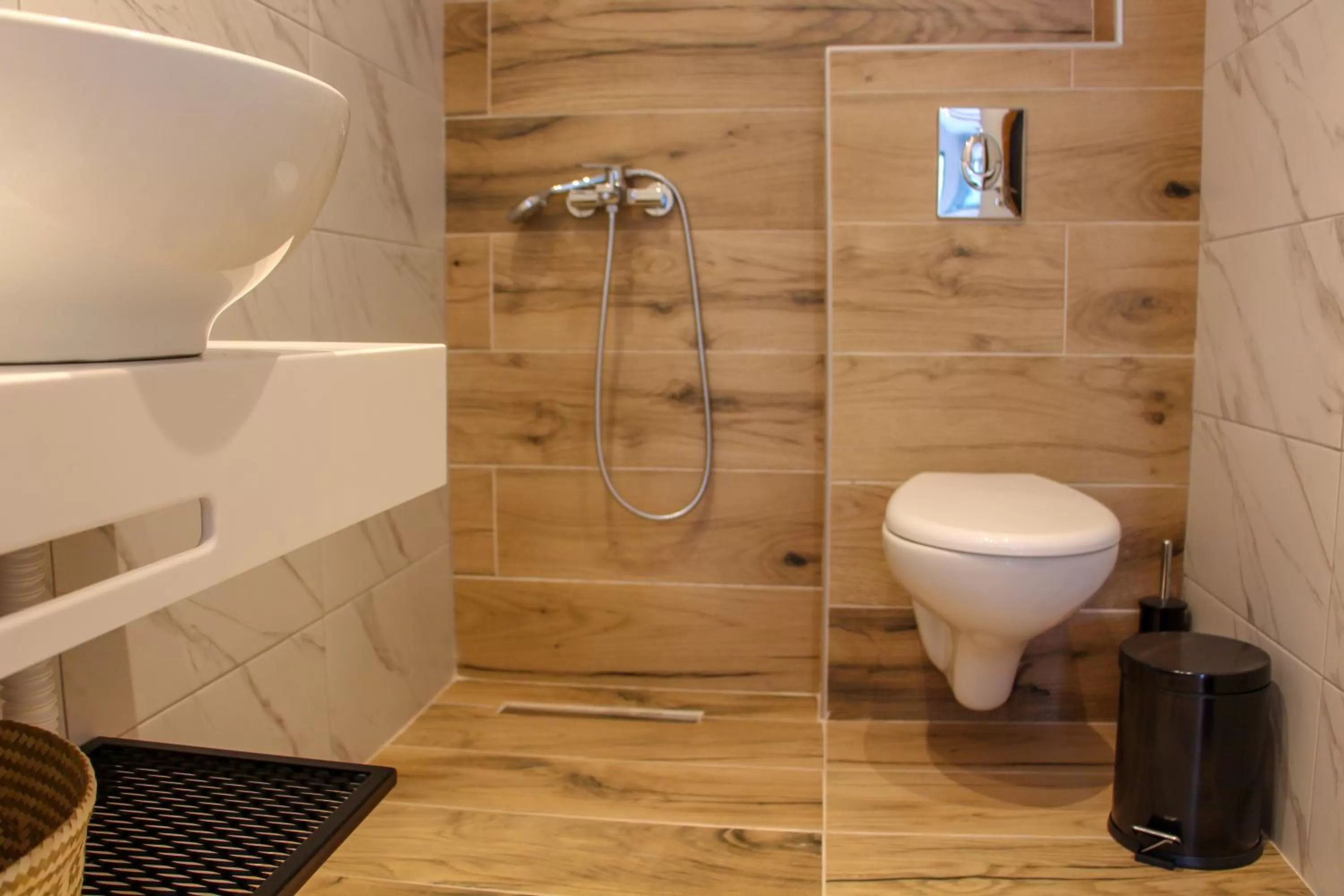 Lamprini's Deluxe Studios