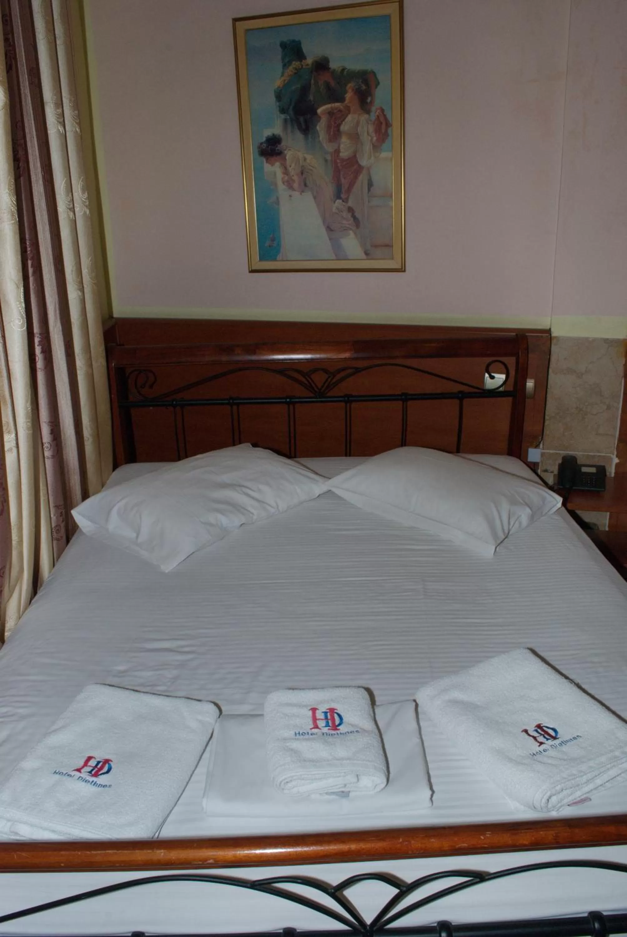 Bed in Diethnes Hotel
