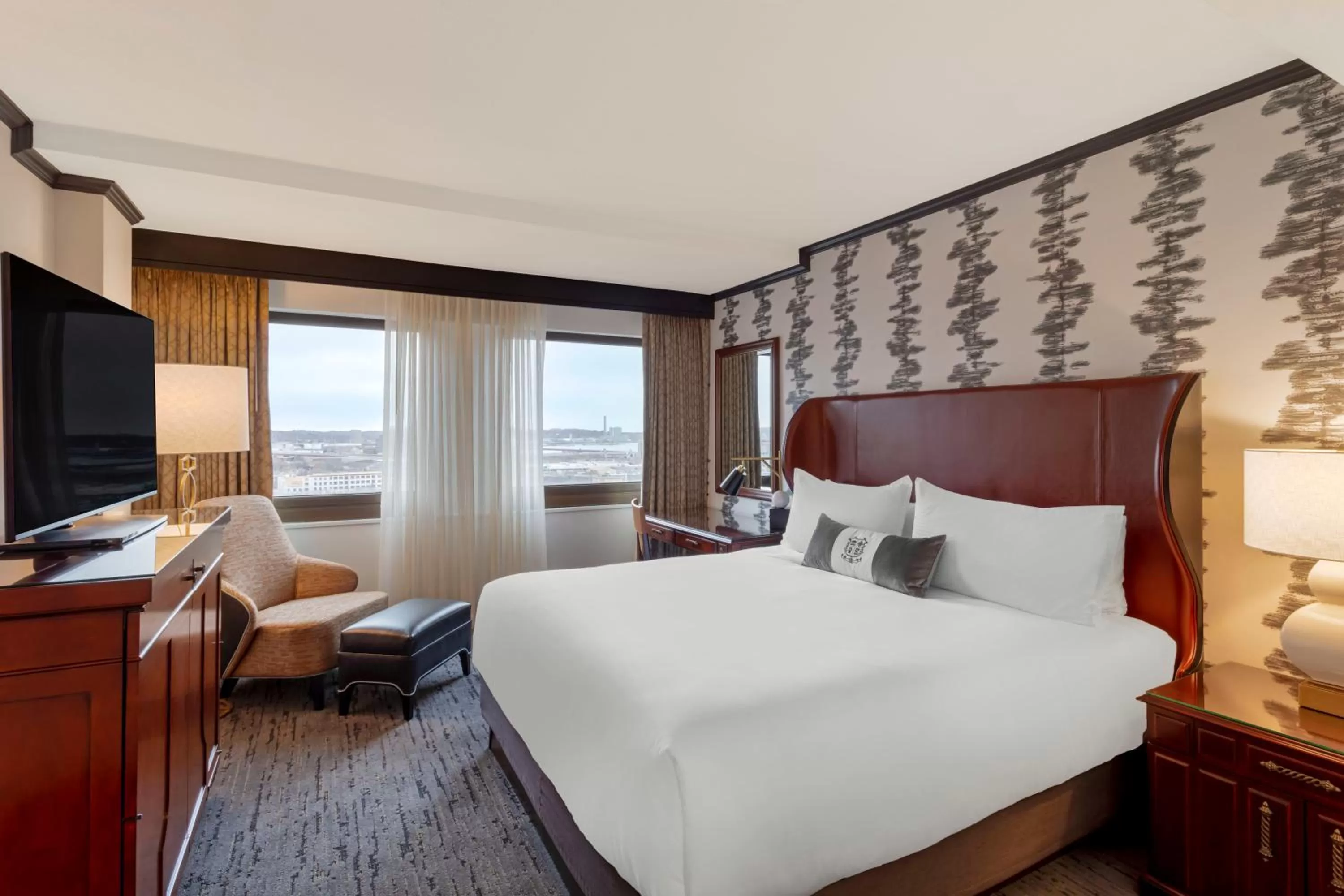 Deluxe King Room in Omni New Haven Hotel at Yale