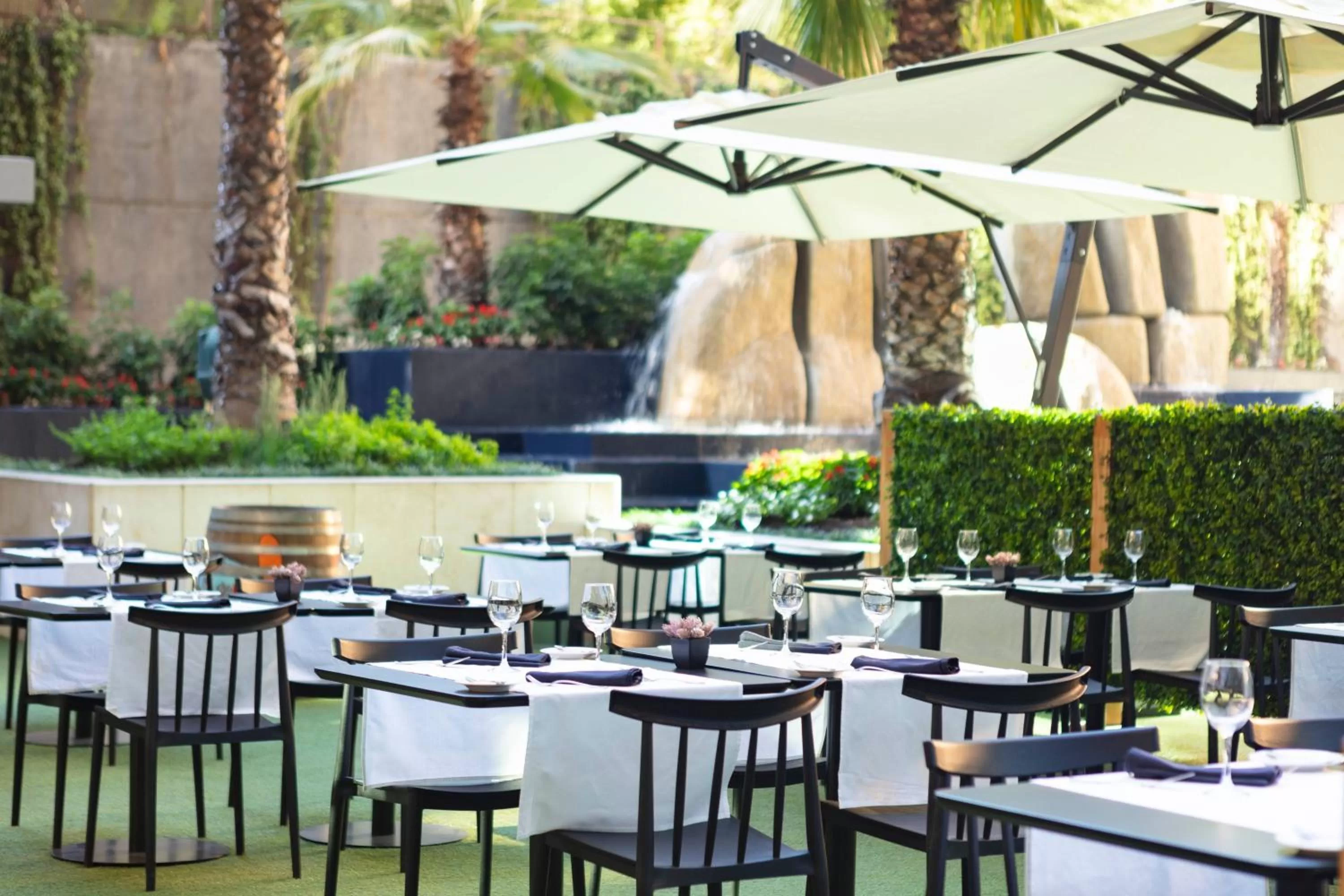 Restaurant/places to eat in Santiago Marriott Hotel