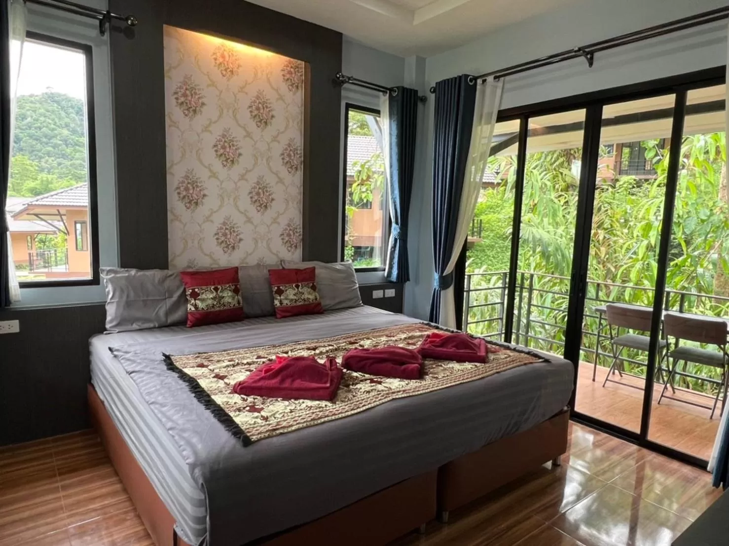 Bed in Khaosok Rainforest Resort