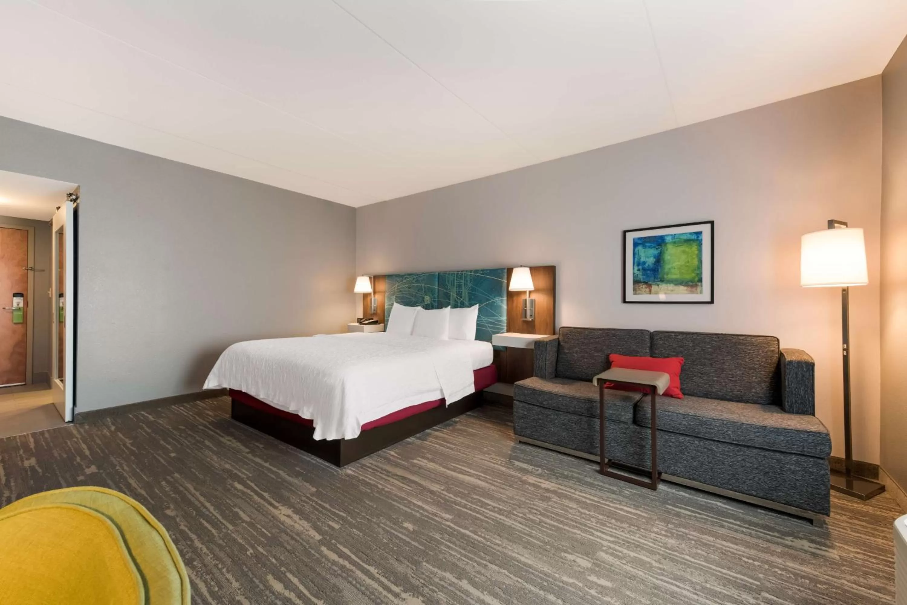 Living room, Bed in Hampton Inn & Suites Charlotte-Airport