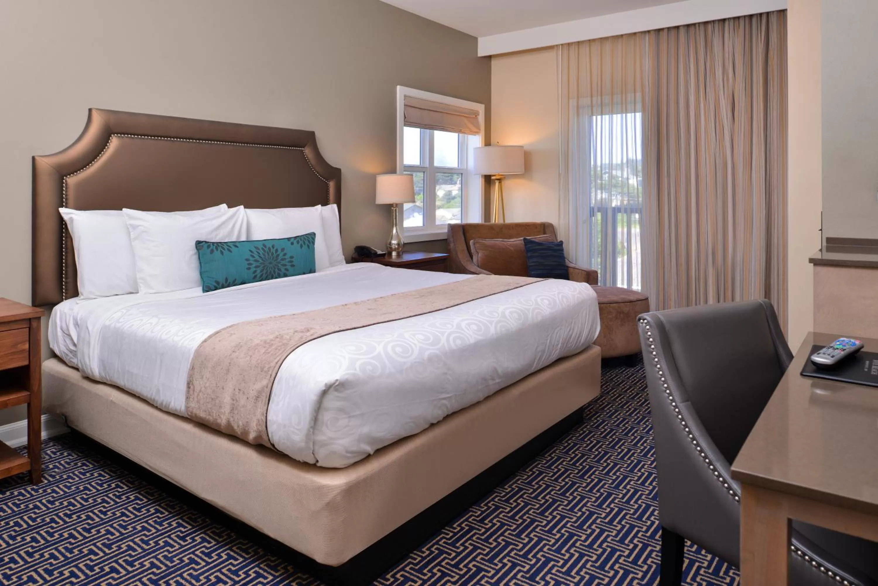 Photo of the whole room, Bed in Inn at Nye Beach