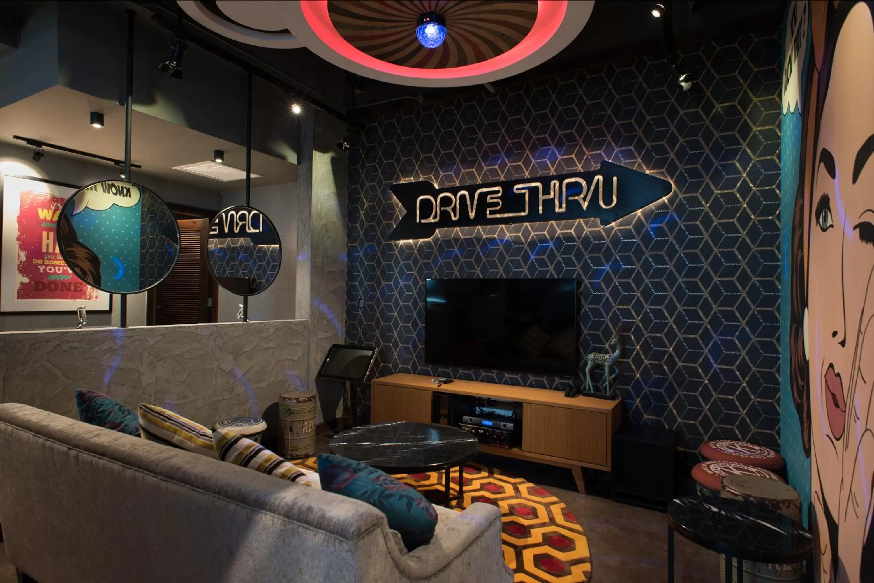 TV and multimedia in Vangohh Eminent Hotel & Spa