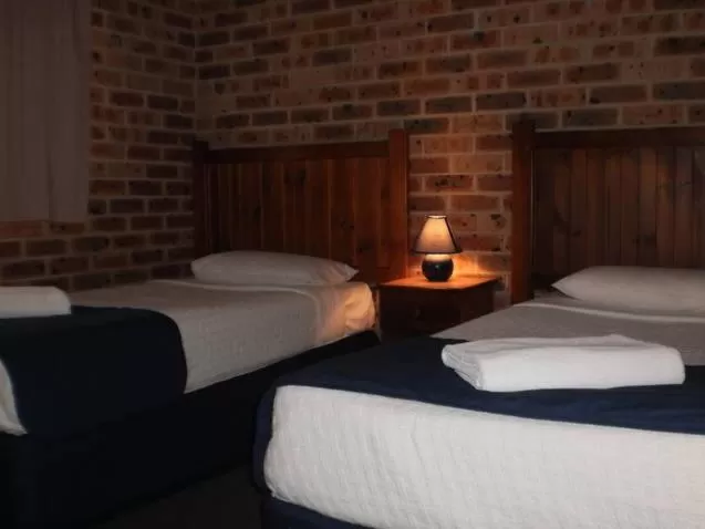 Bed in Lake Haven Motor Inn