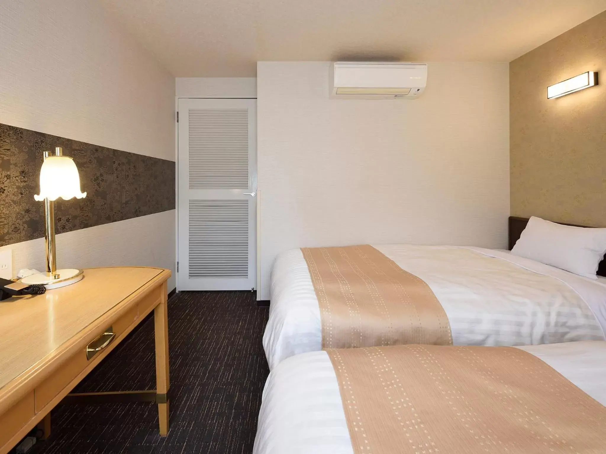 Twin Room - Non-Smoking in Belmont Hotel Twin Room - Non-Smoking in Belmont Hotel