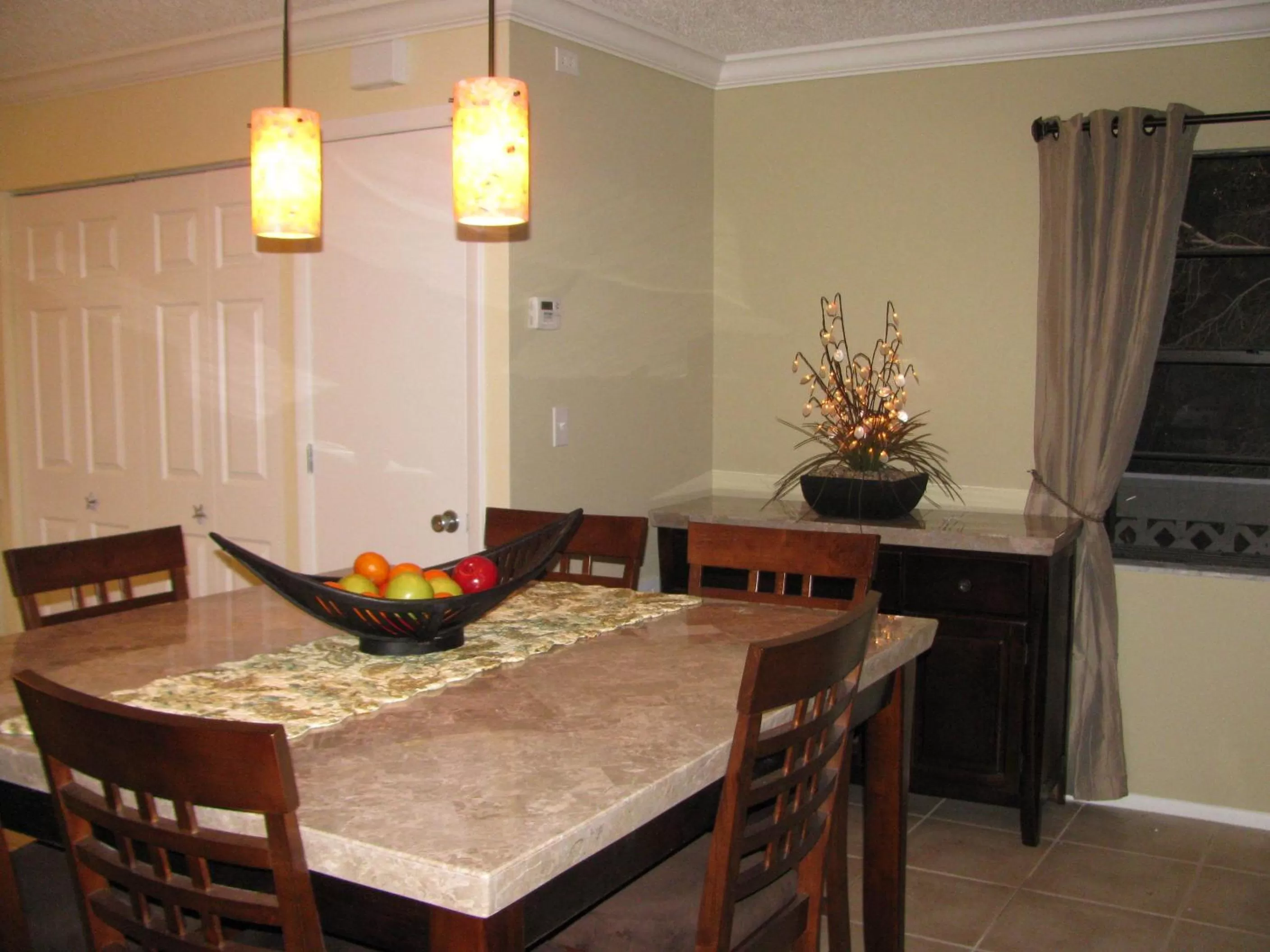 Dining Area in Queens Gate Resort