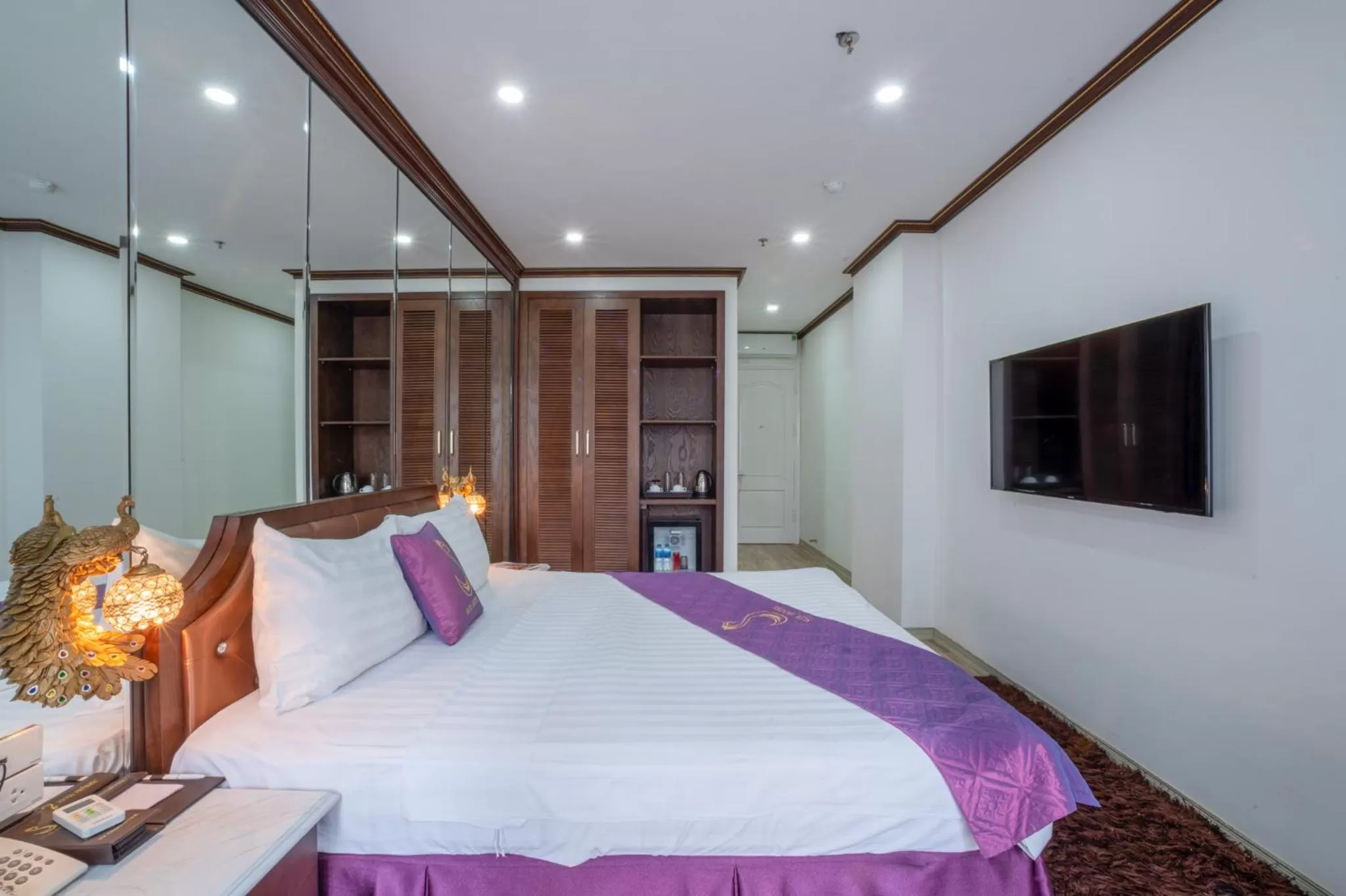 Photo of the whole room, Bed in Hanoi Suji Hotel