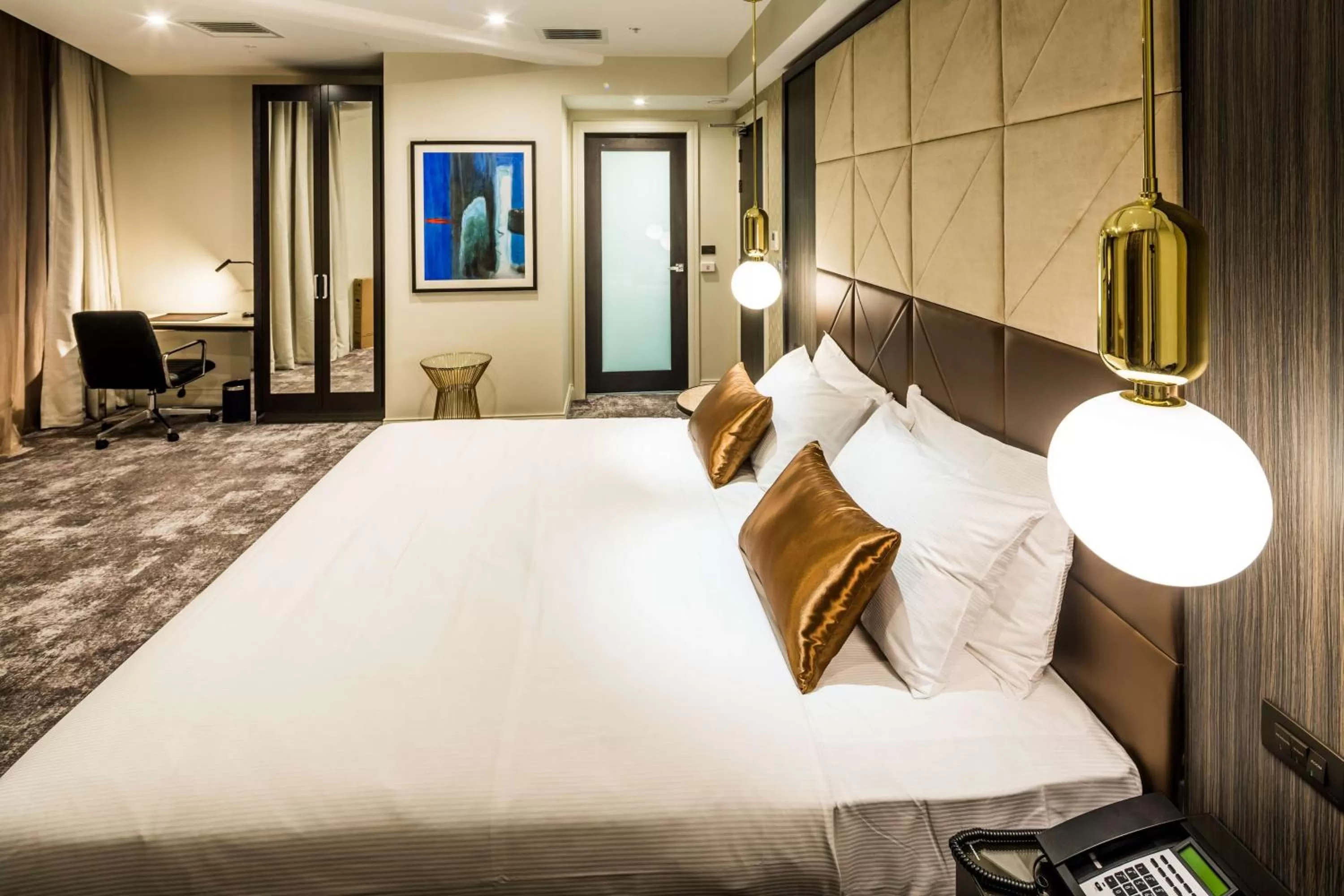 Bed in Doubletree By Hilton Wellington