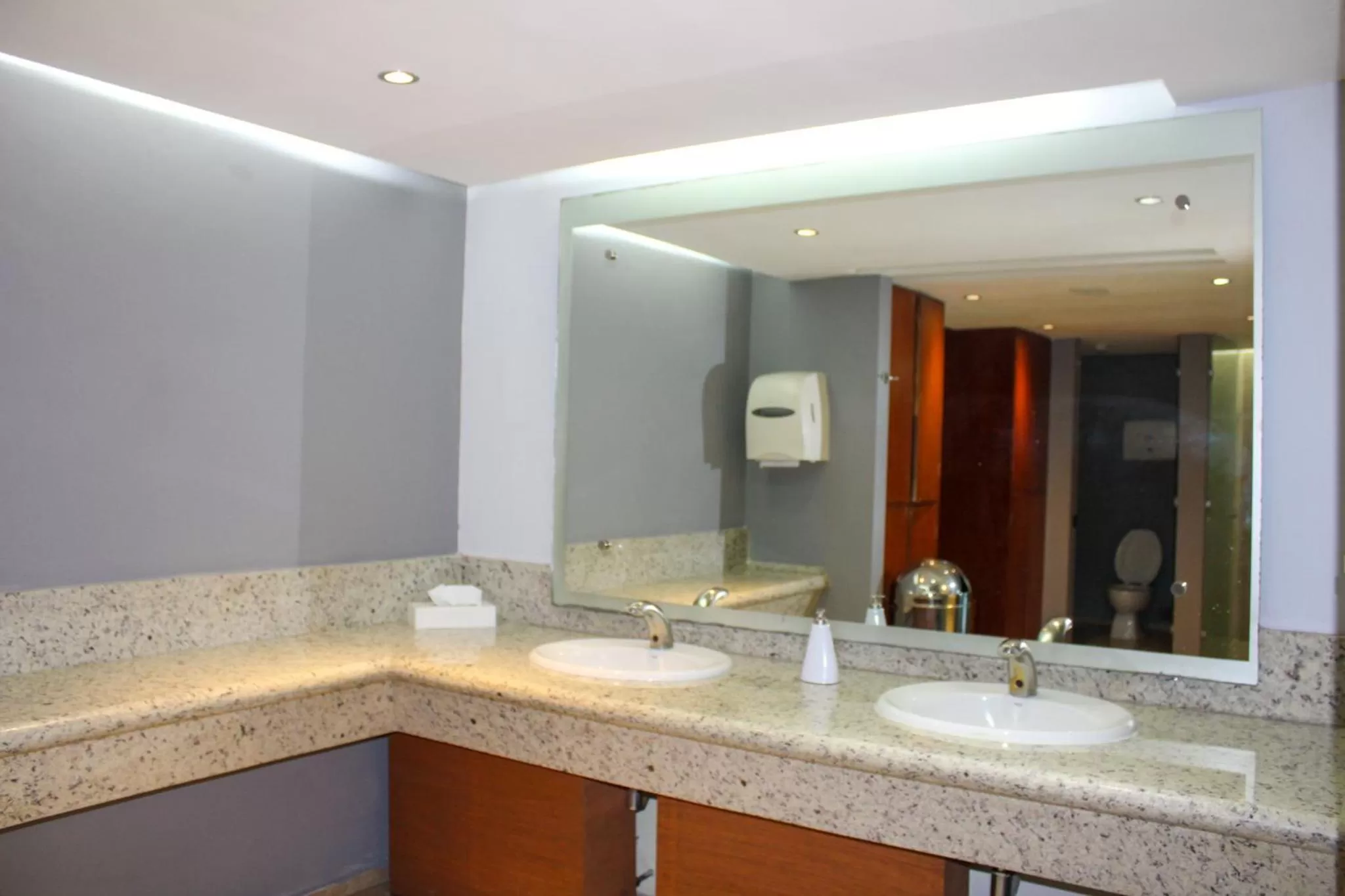 Public Bath in Holiday Inn Puebla Finsa by IHG