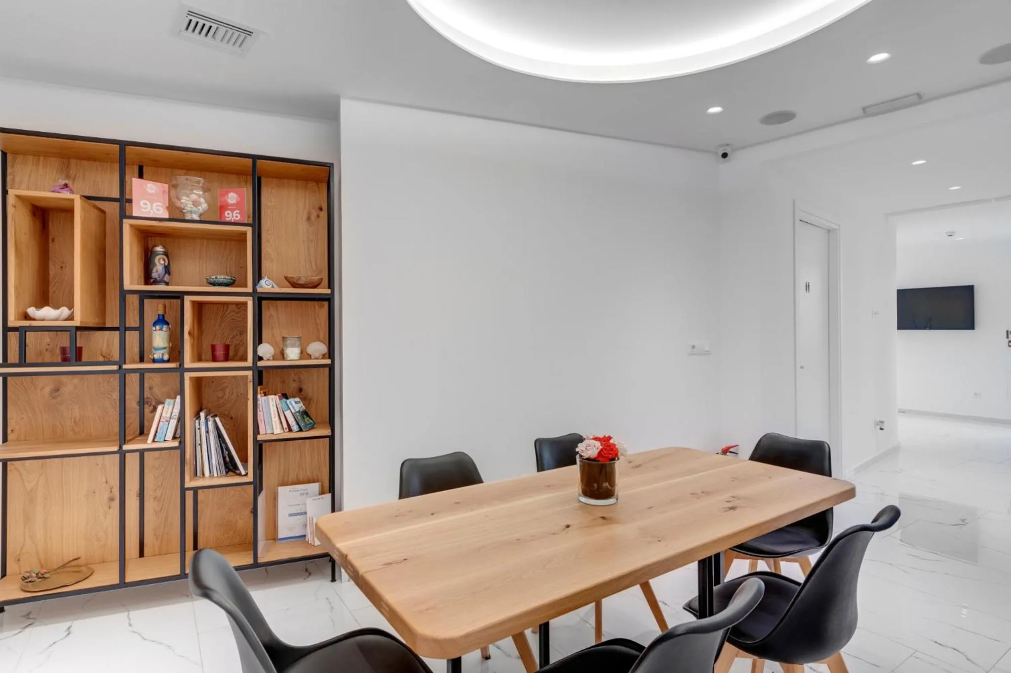 Library in Makis Place