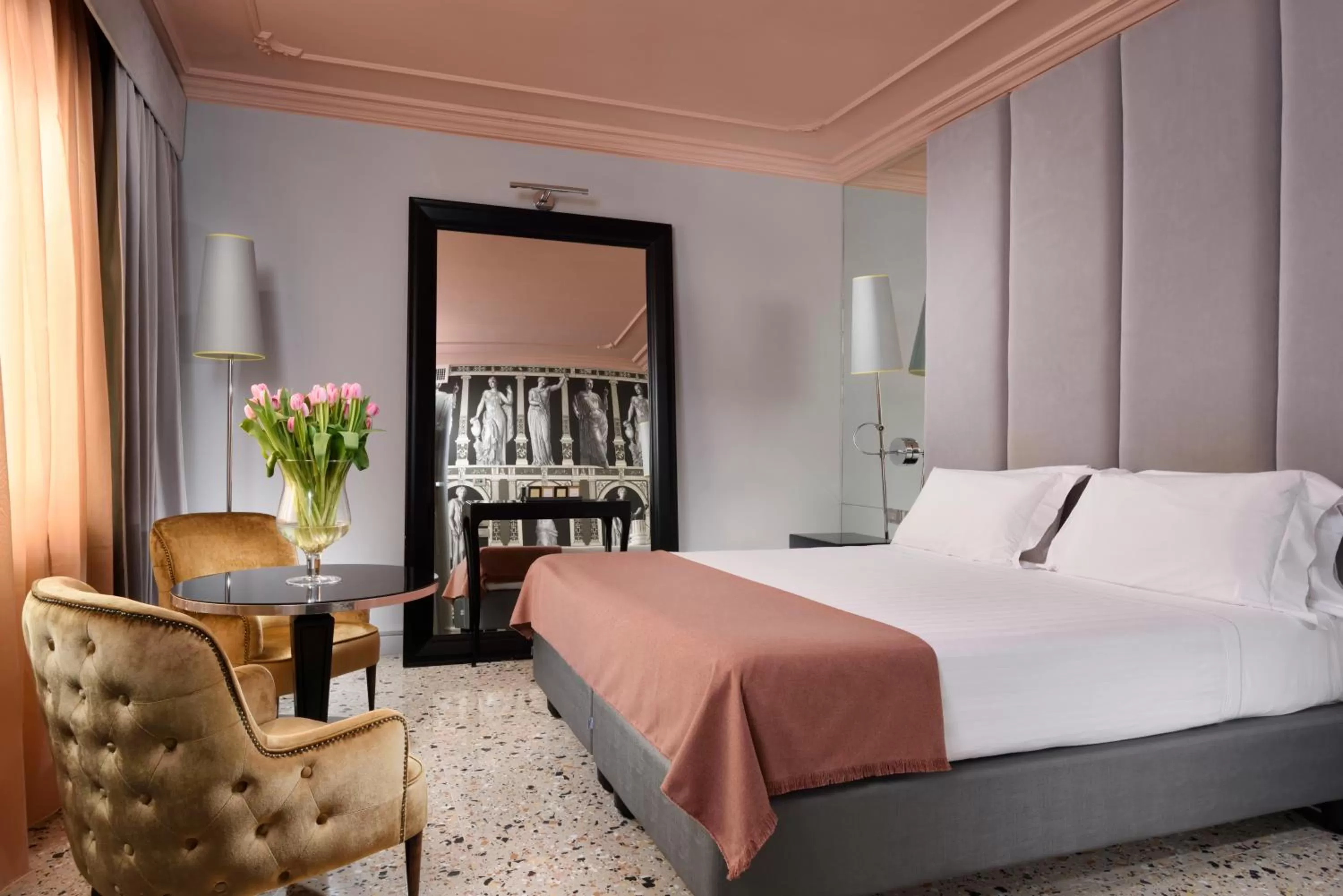 Toilet, Bed in Leon's Place Hotel In Rome