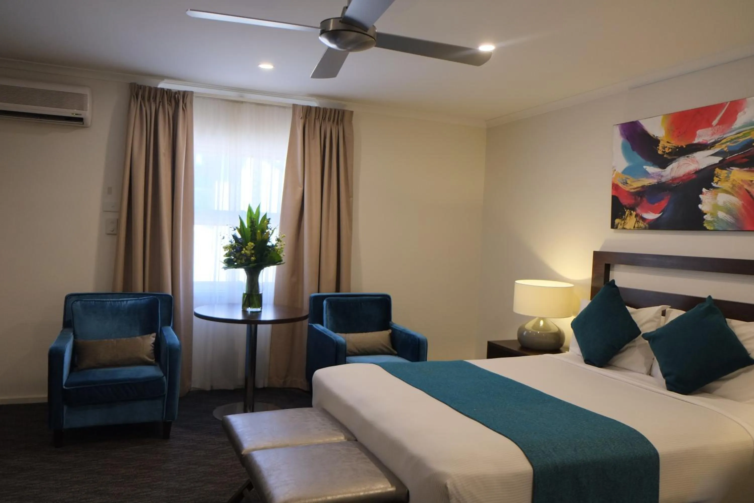 Bedroom, Bed in Adelaide Royal Coach