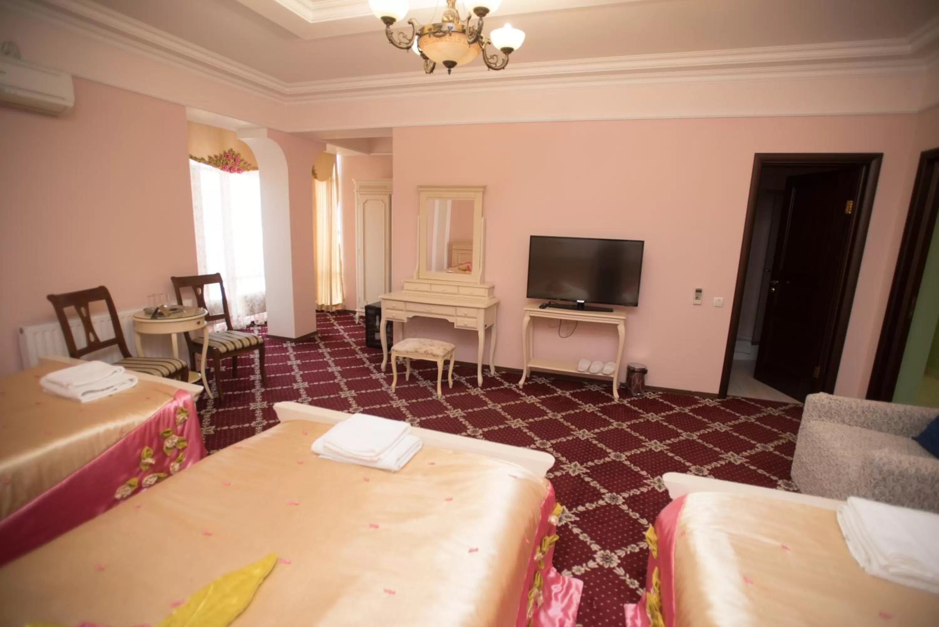 TV and multimedia, TV/Entertainment Center in Altin Palace