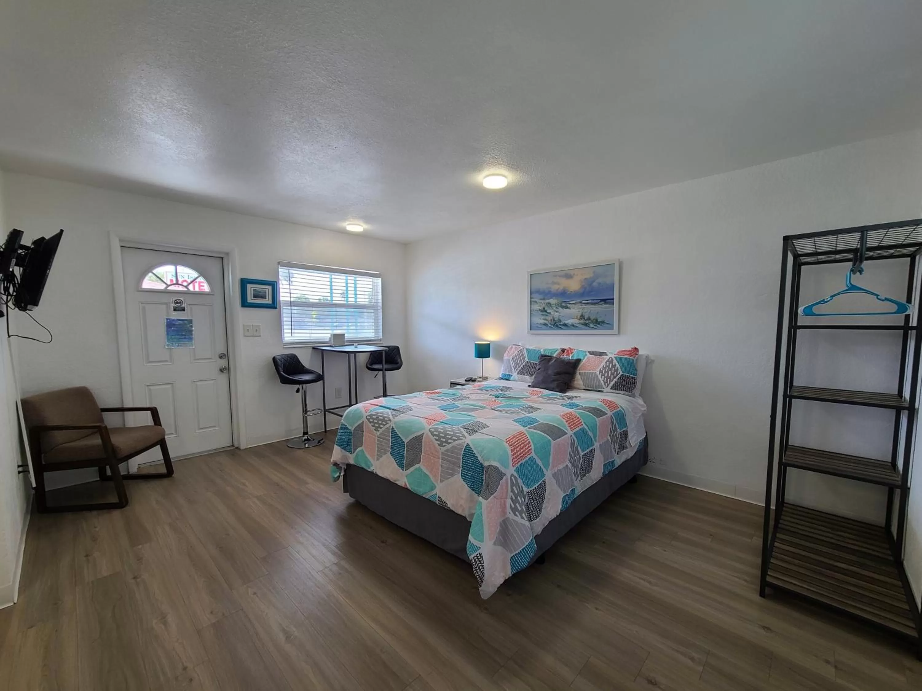 Bed in Sun Island Motel