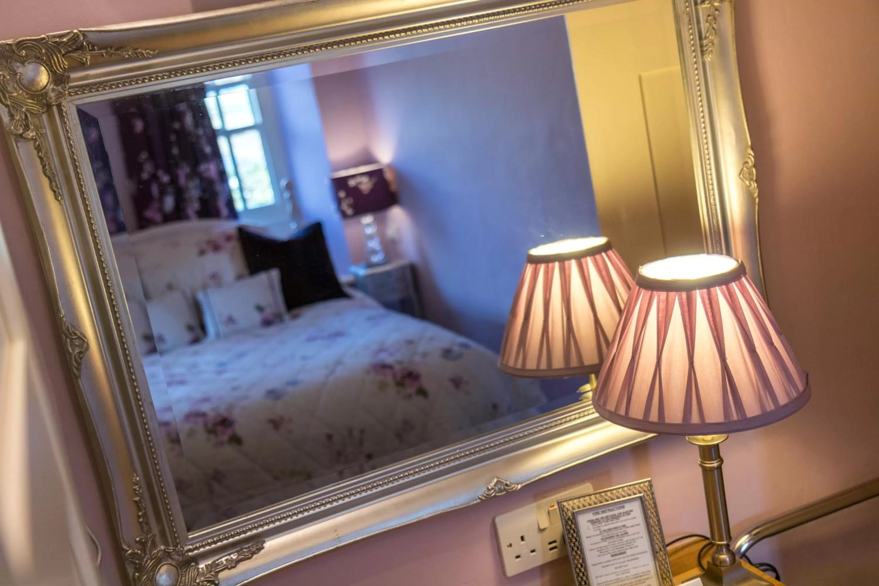 Bedroom, Bed in The Hill