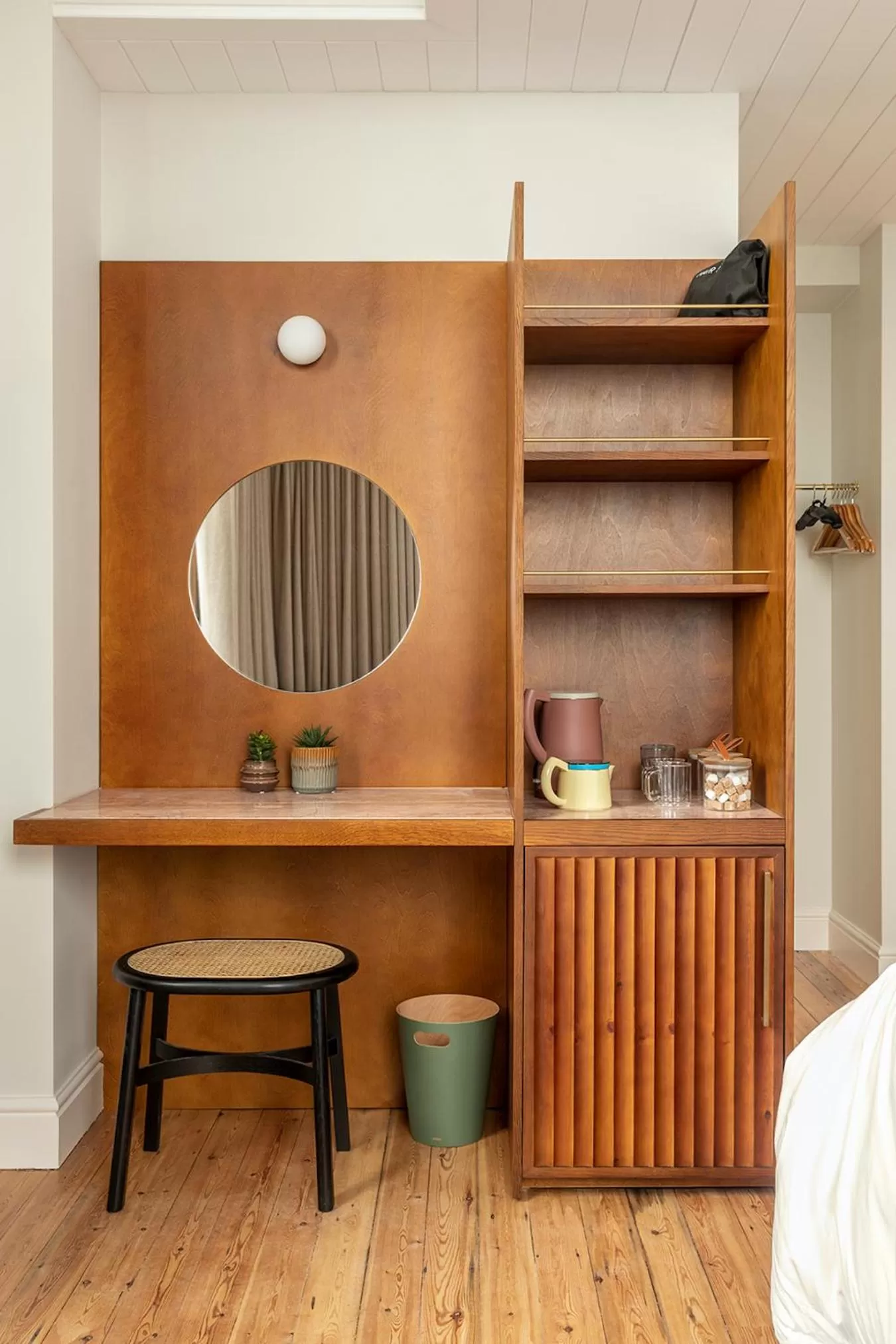 Coffee/tea facilities in Fort Road Hotel