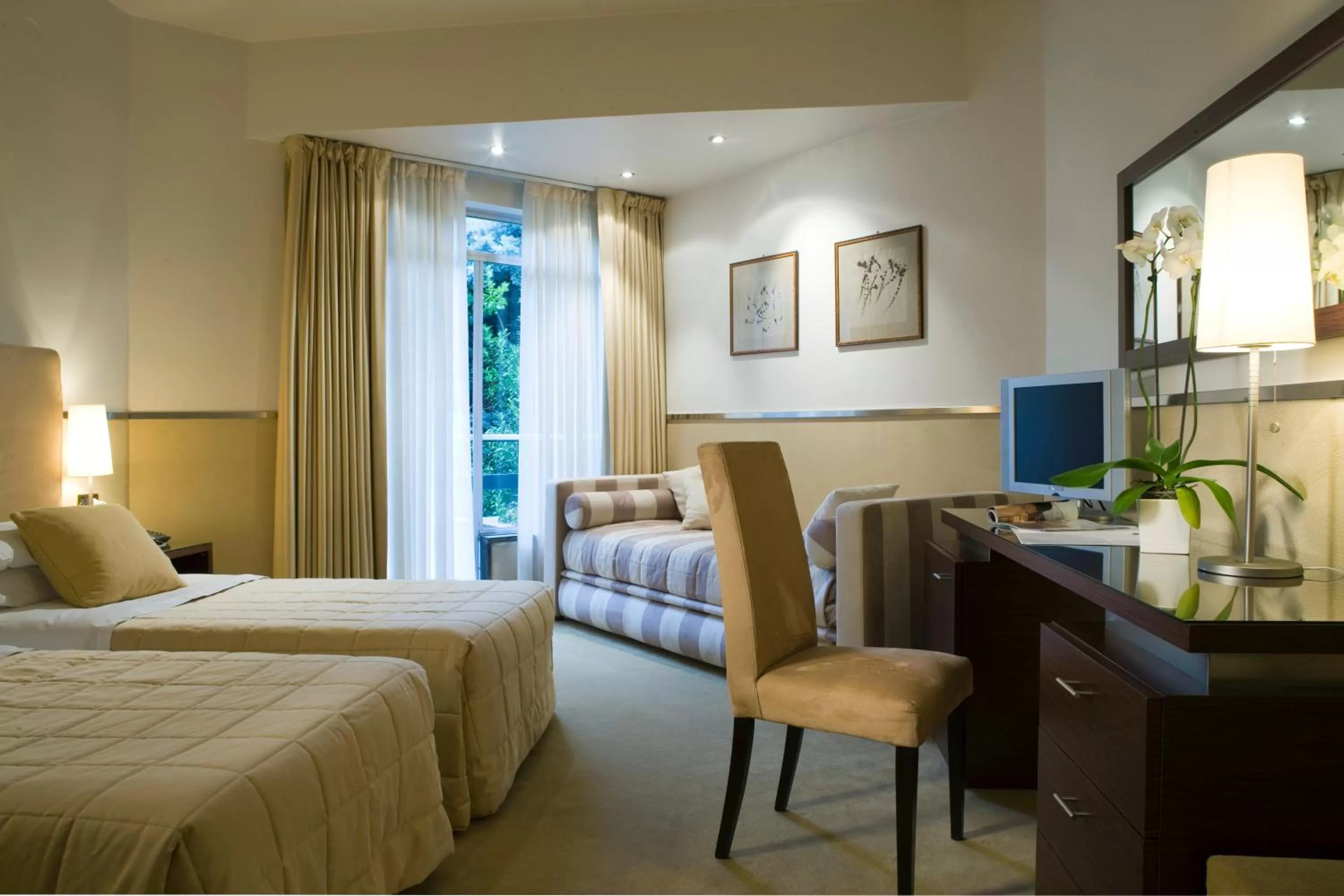 Bed in Mini Palace Hotel