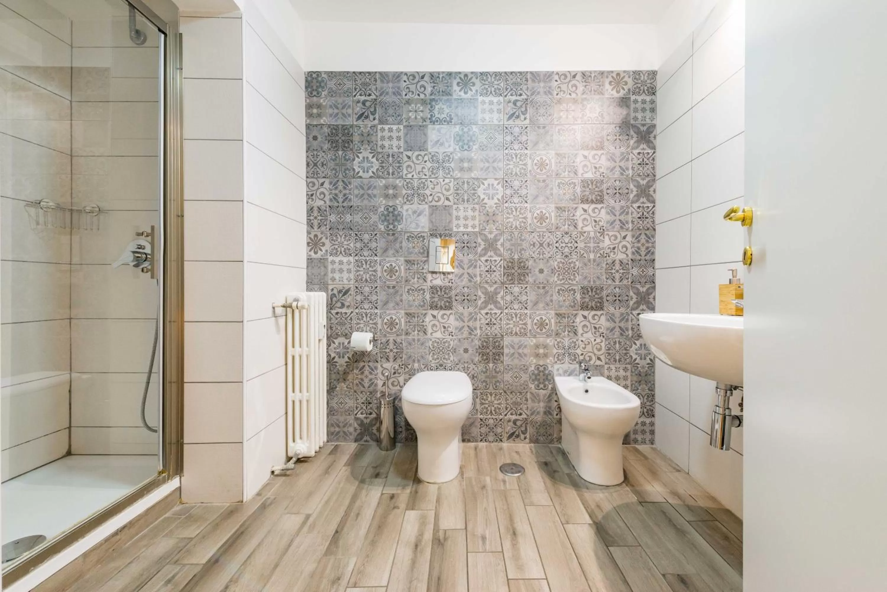 Shower in Un Attimo A Roma B&B