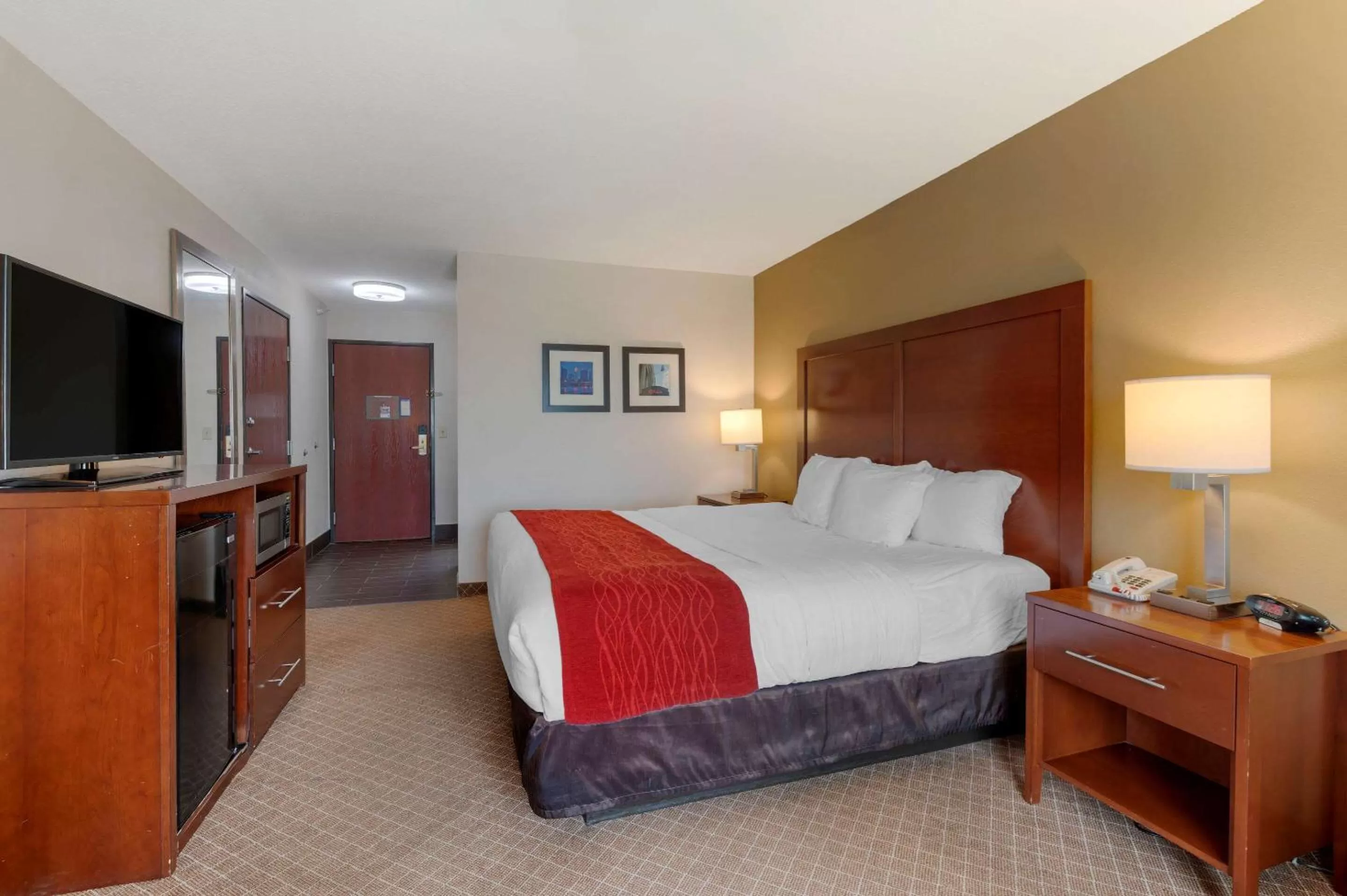 Photo of the whole room, Bed in Comfort Inn