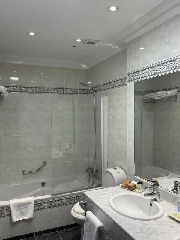 Bathroom in Hotel Torremangana