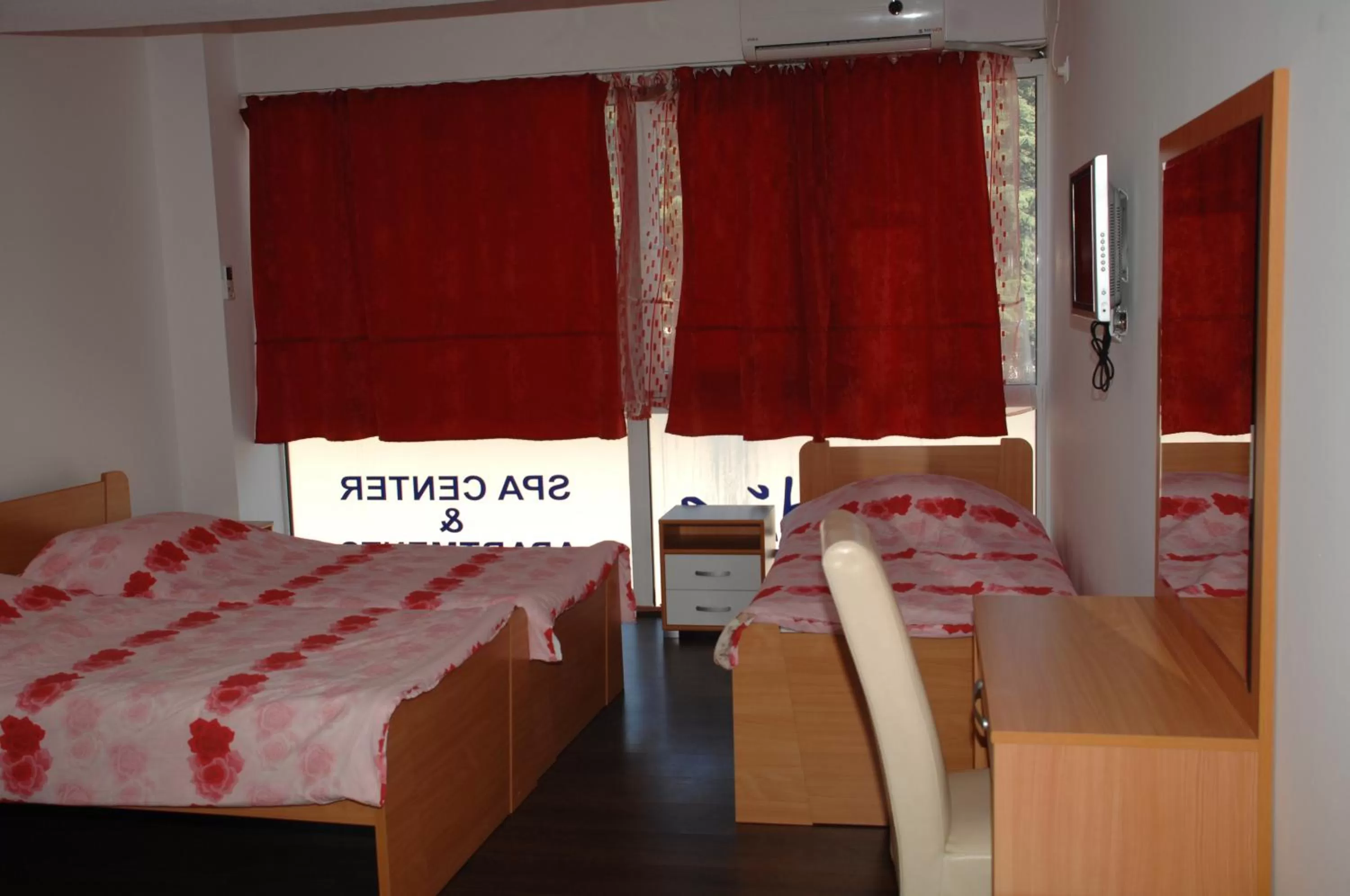 Photo of the whole room, Bed in Villa Sparadise