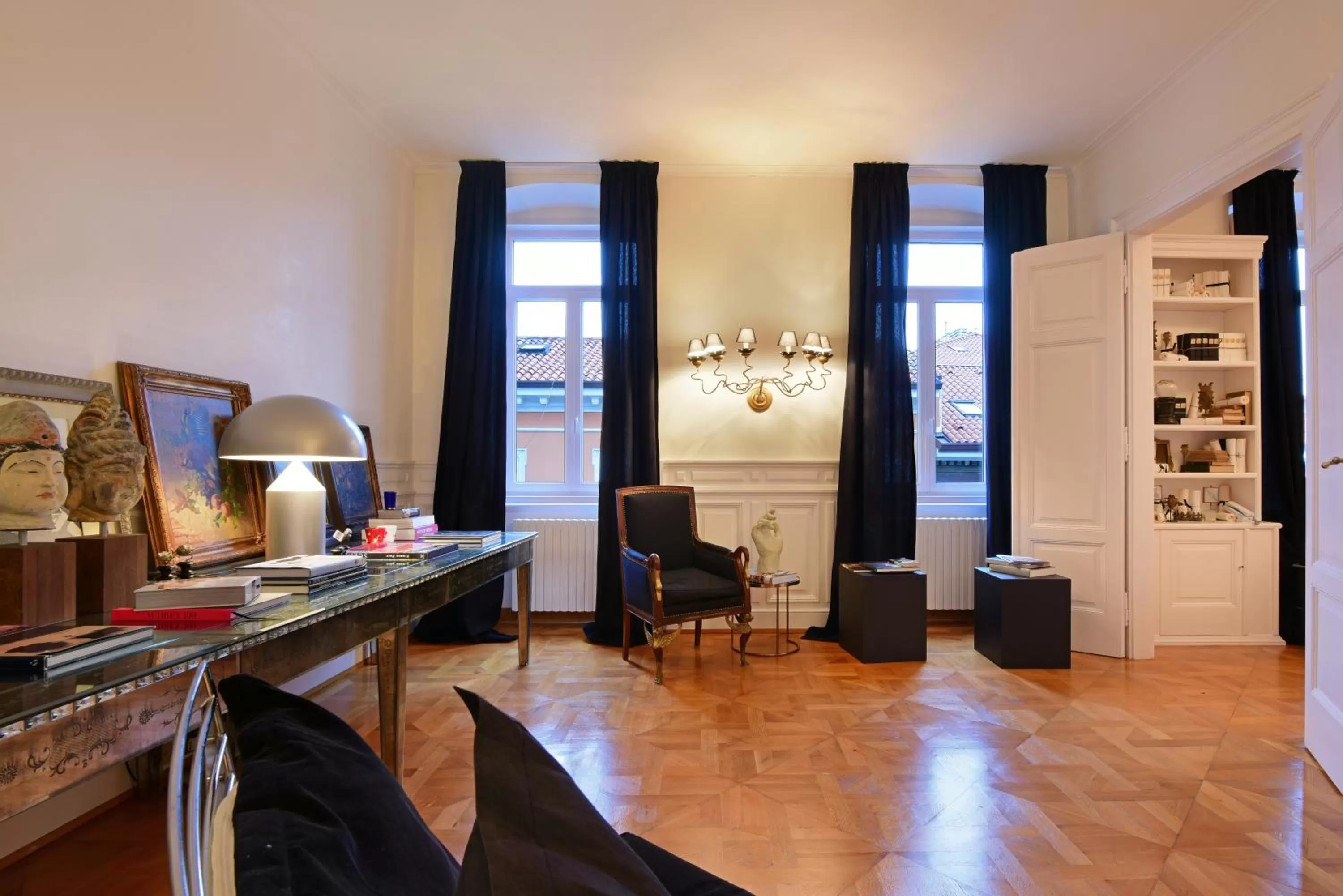 Communal lounge/ TV room in Seven Historical Suites