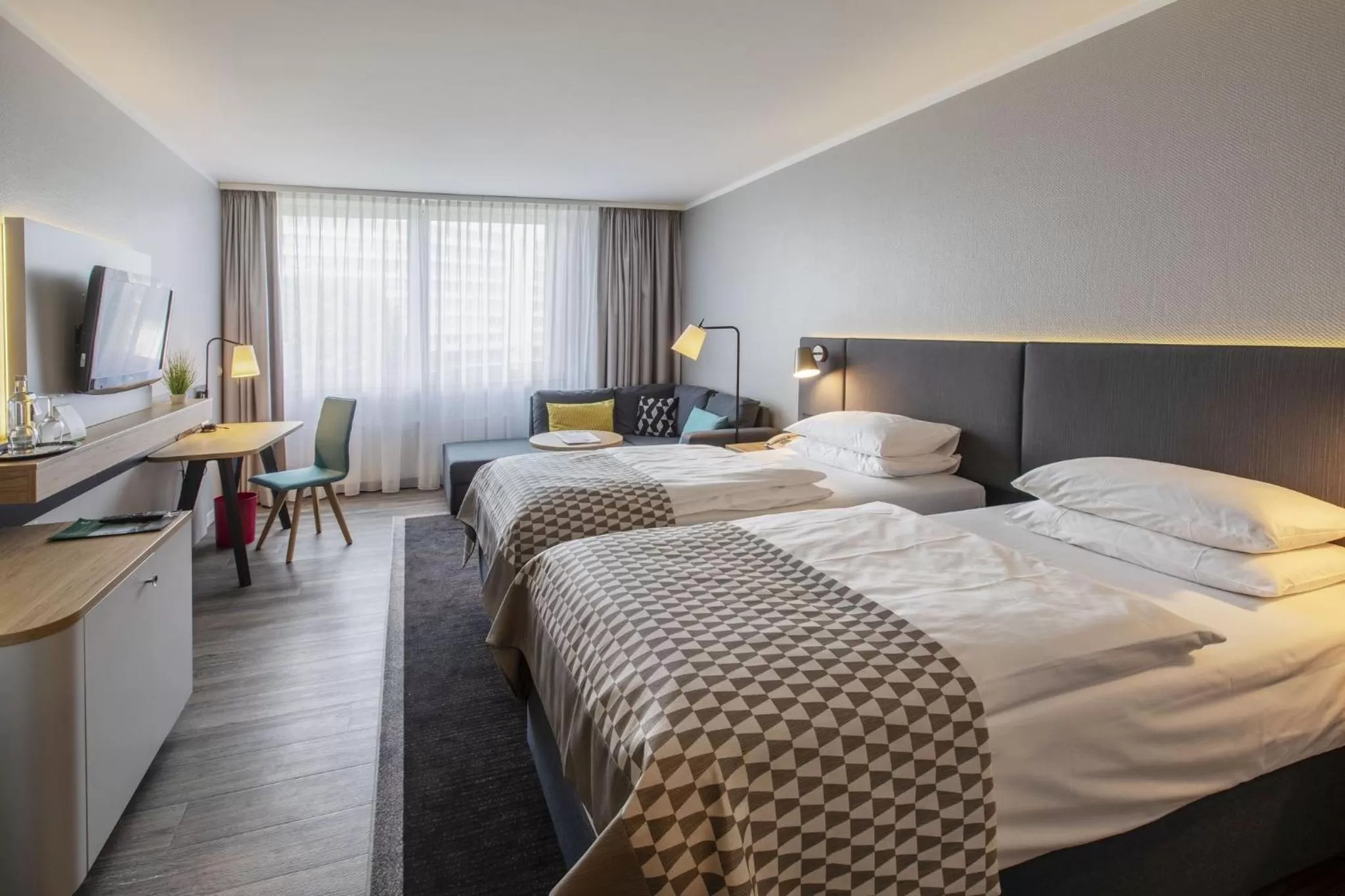 Photo of the whole room, Bed in Holiday Inn Düsseldorf-Neuss by IHG