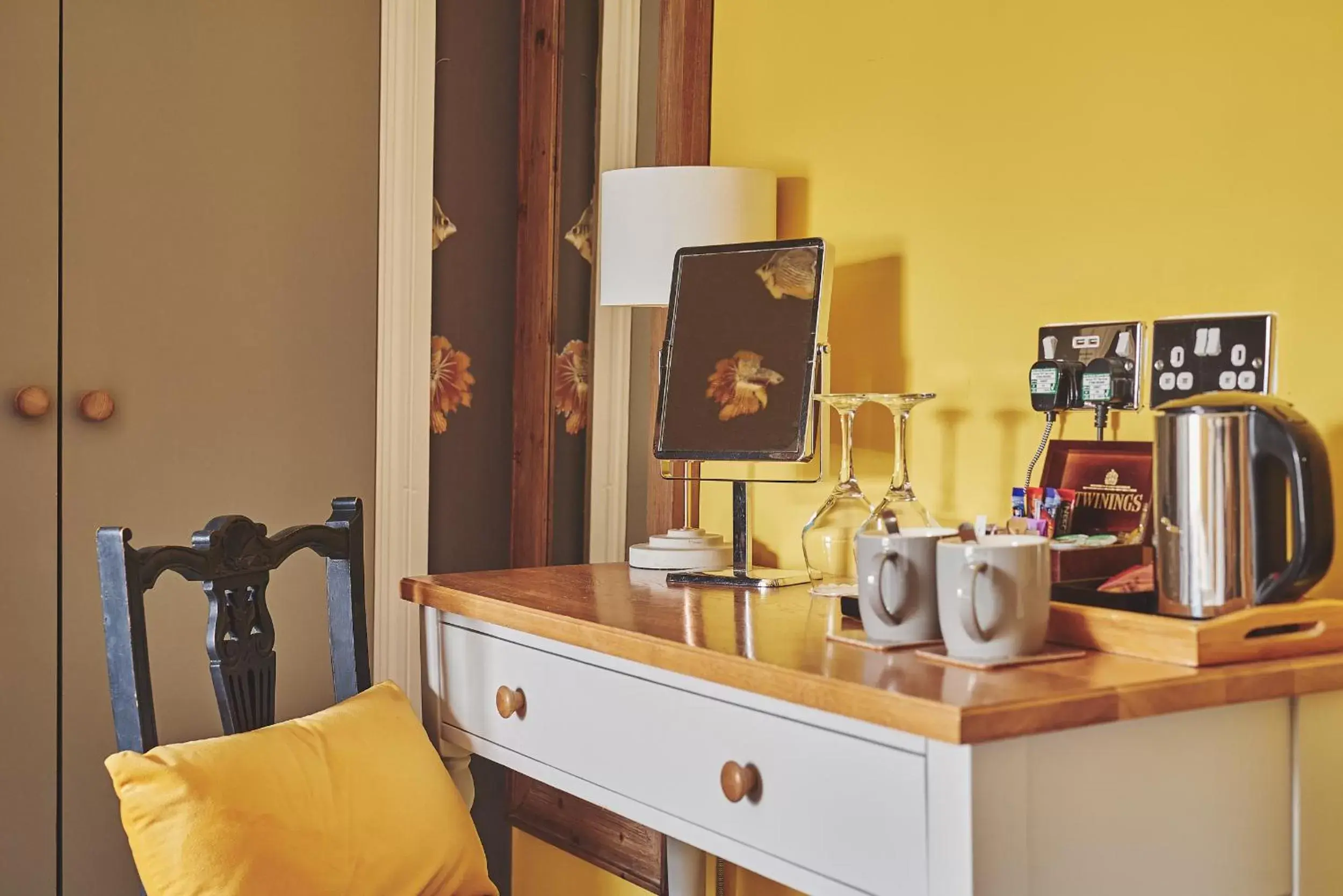 Standard Double or Twin Room in The Lansdowne Guest House Standard Double or Twin Room in The Lansdowne Guest House