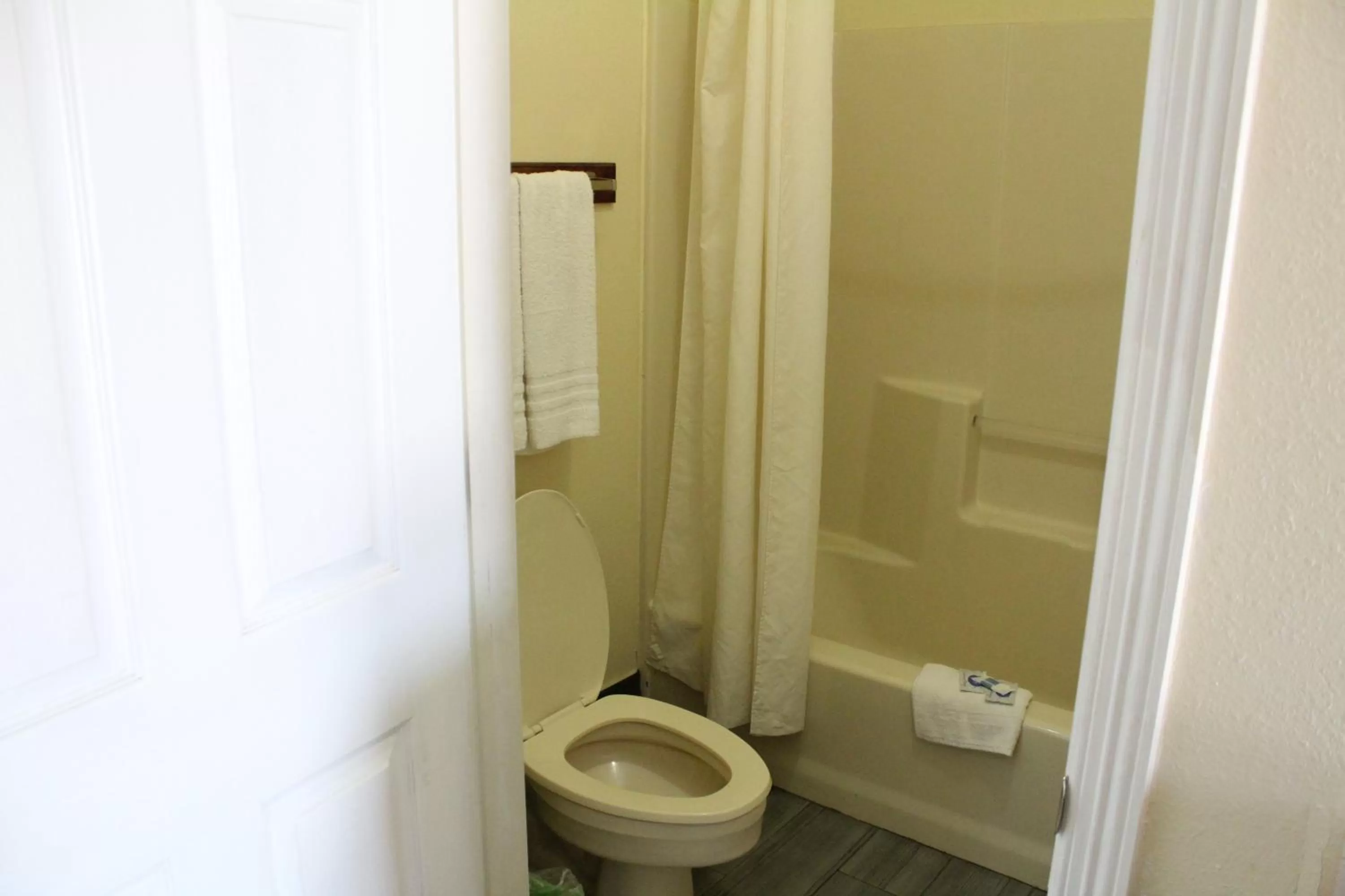 Bathroom in Texas Inn Downtown McAllen