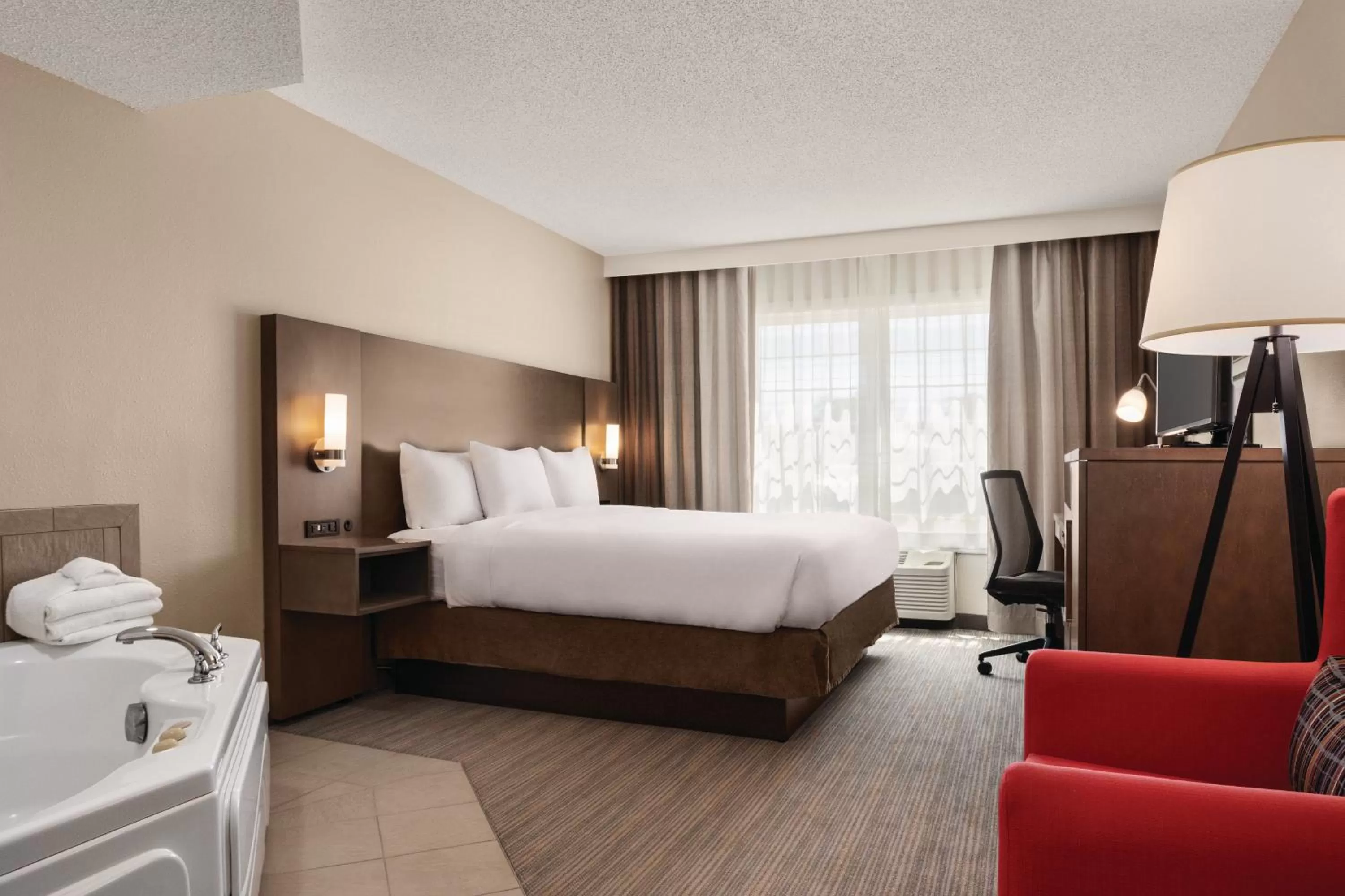 Photo of the whole room, Bed in Country Inn & Suites by Radisson, Buffalo, MN