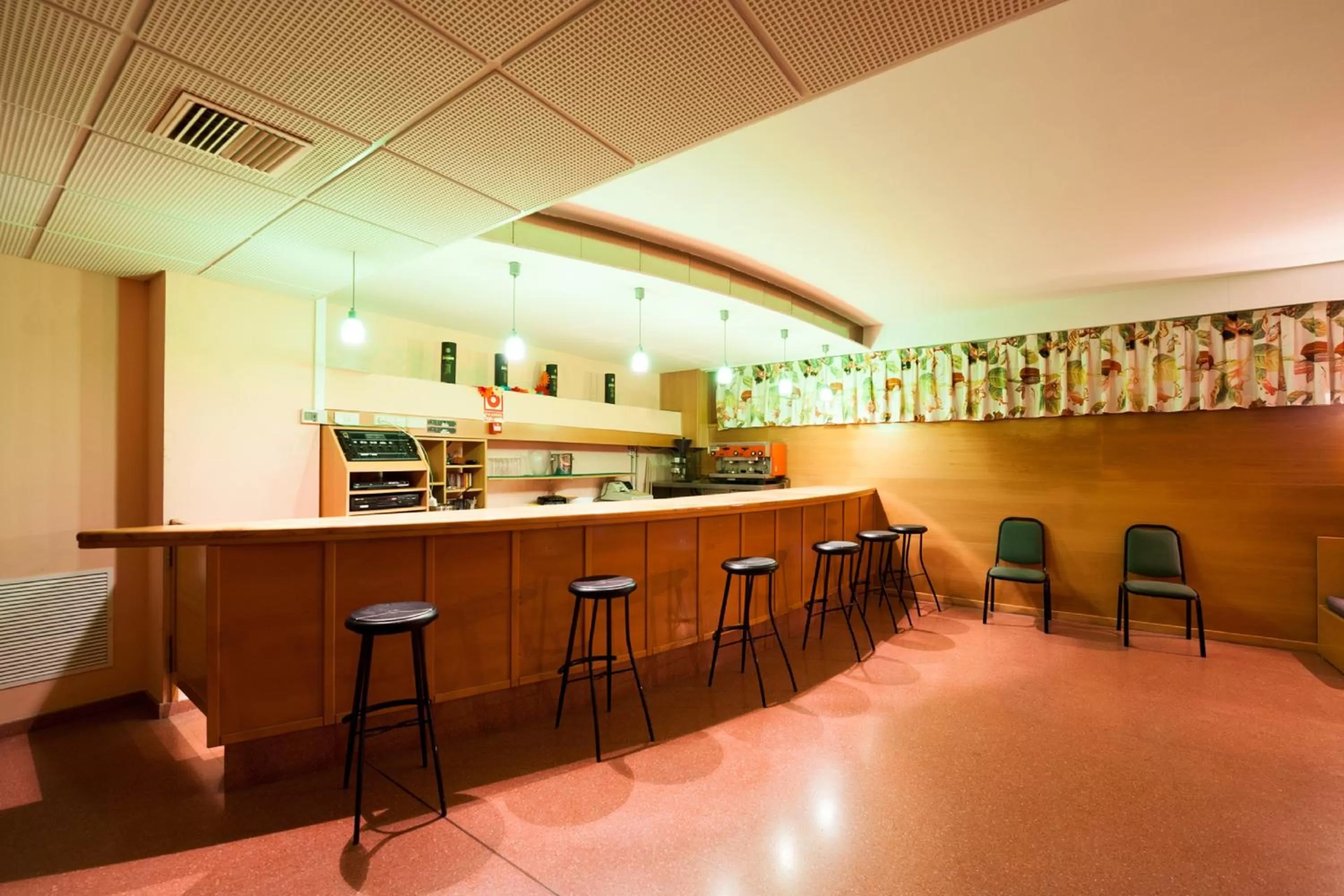 Lounge or bar in SOMMOS Hotel Benasque Spa