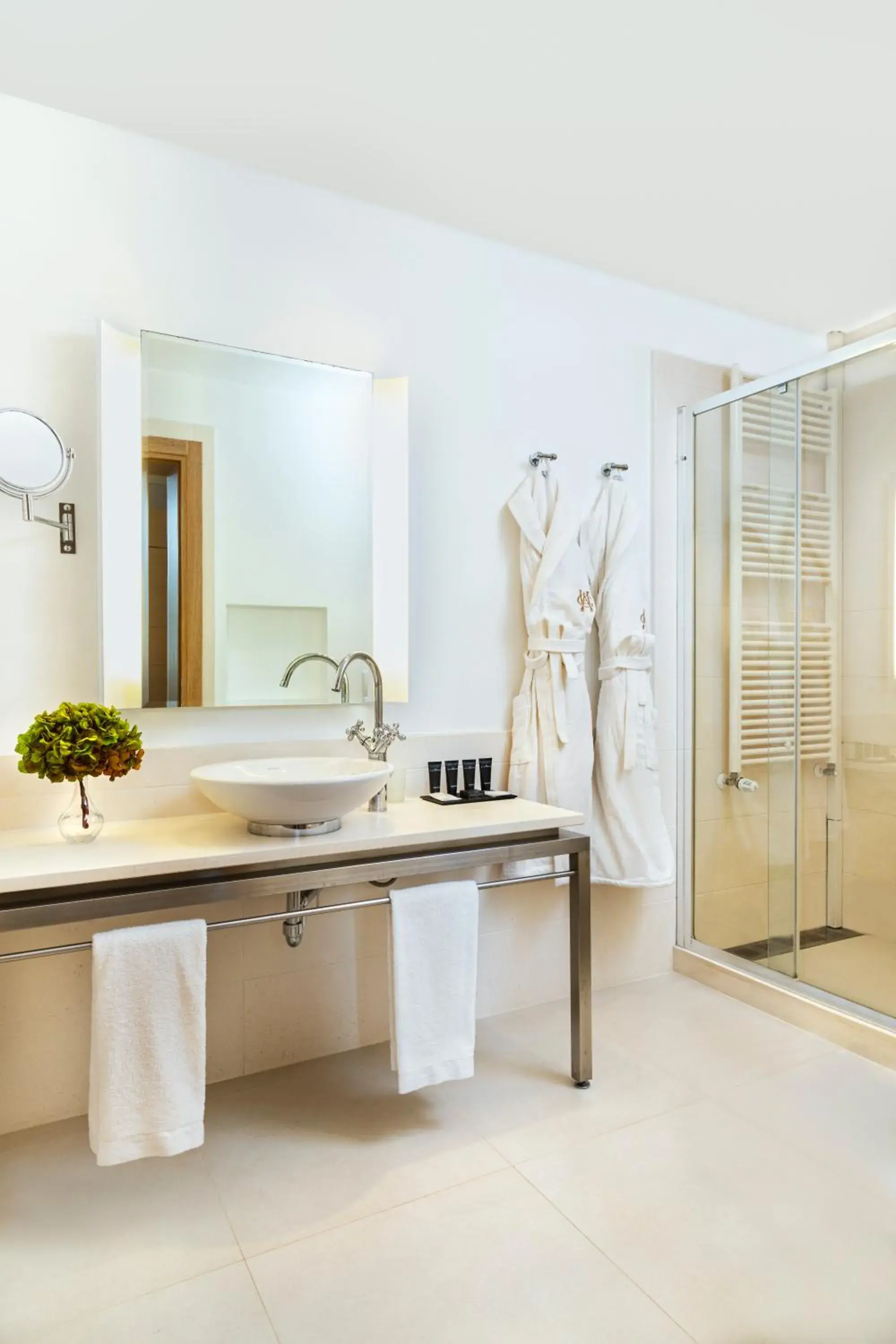 Superior Double or Twin Room with Mountain View in Grand Hotel Alassio Beach & Spa Resort - The Leading Hotels of the World Superior Double or Twin Room with Mountain View in Grand Hotel Alassio Beach & Spa Resort - The Leading Hotels of the World