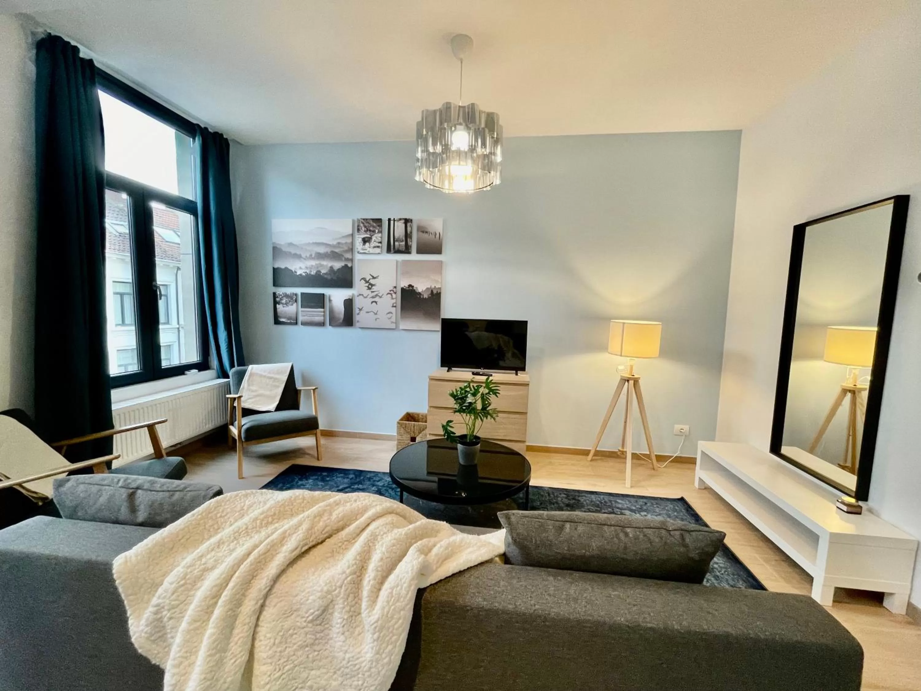 Living room in OneLuxStay near Fashion District