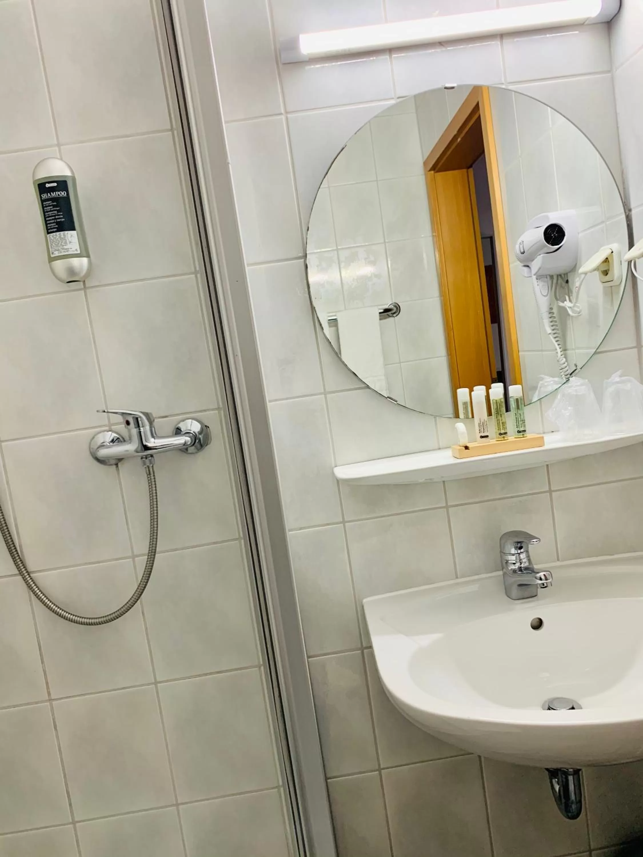 Bathroom in DUA Hotel