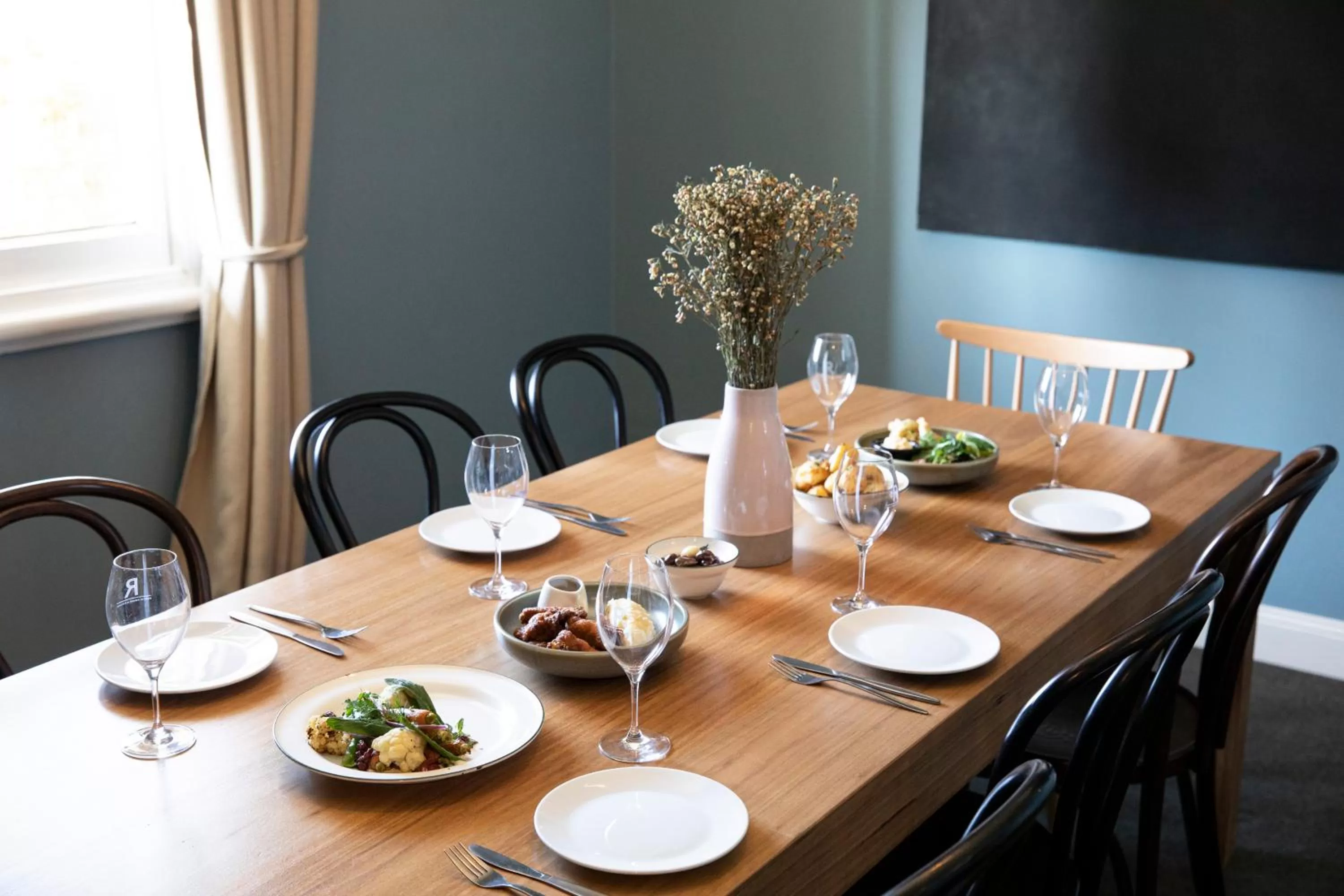 Dining area in Robertson Public House and Kitchen