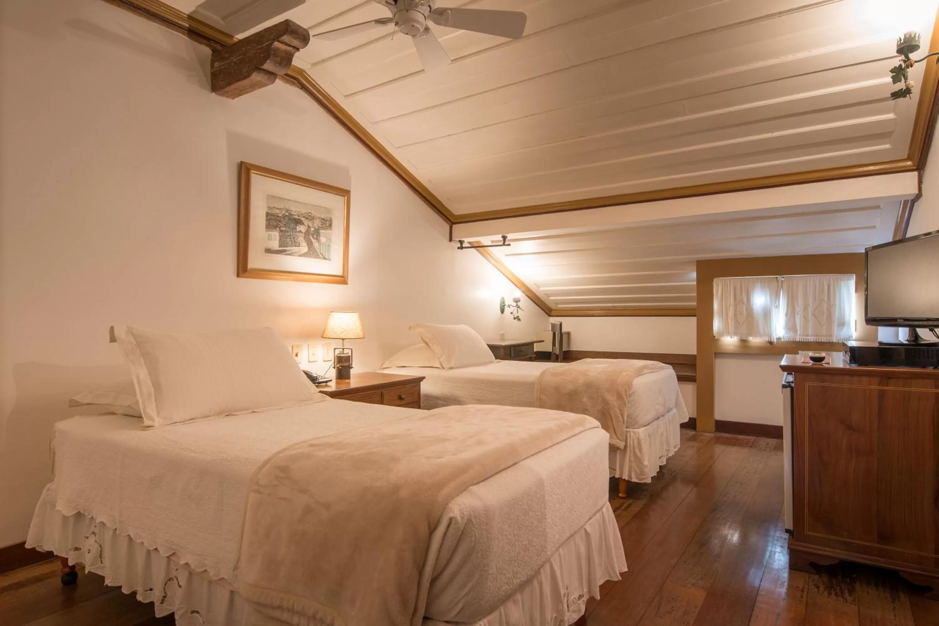 Photo of the whole room in Pousada do Mondego