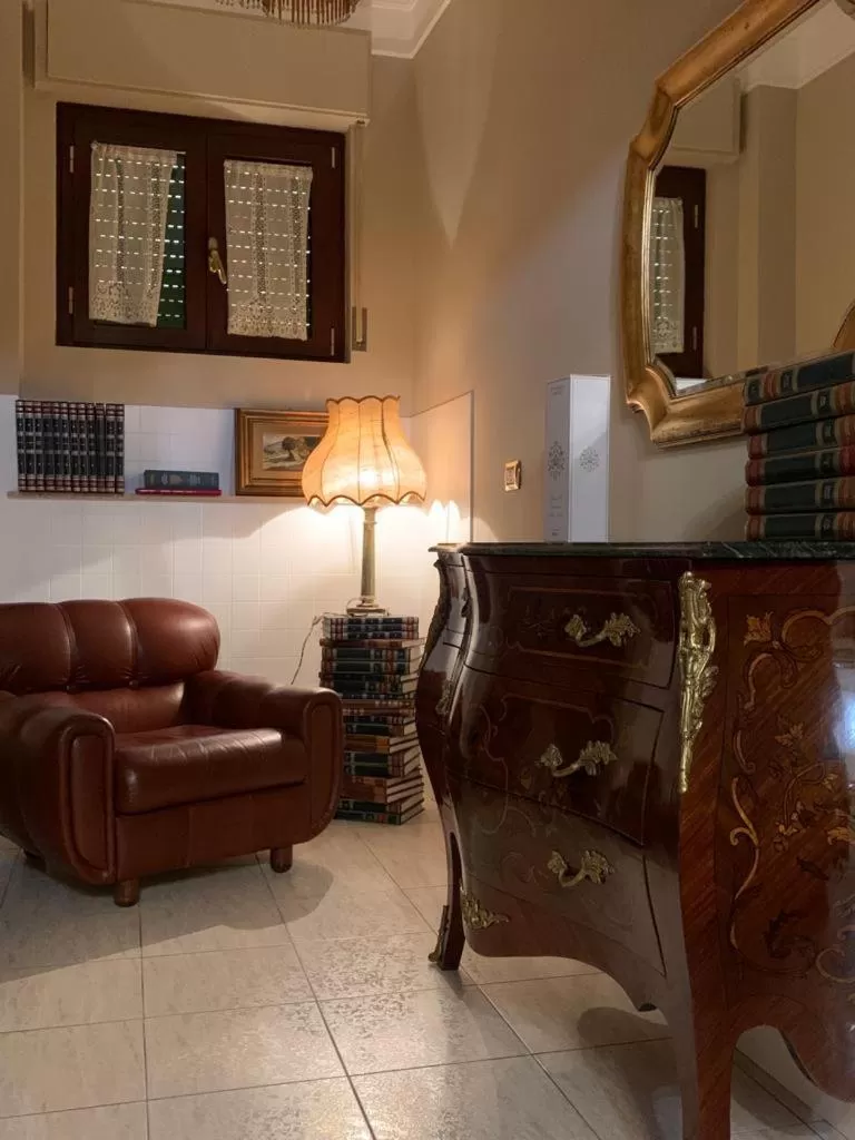 Seating Area in Anna Rooms