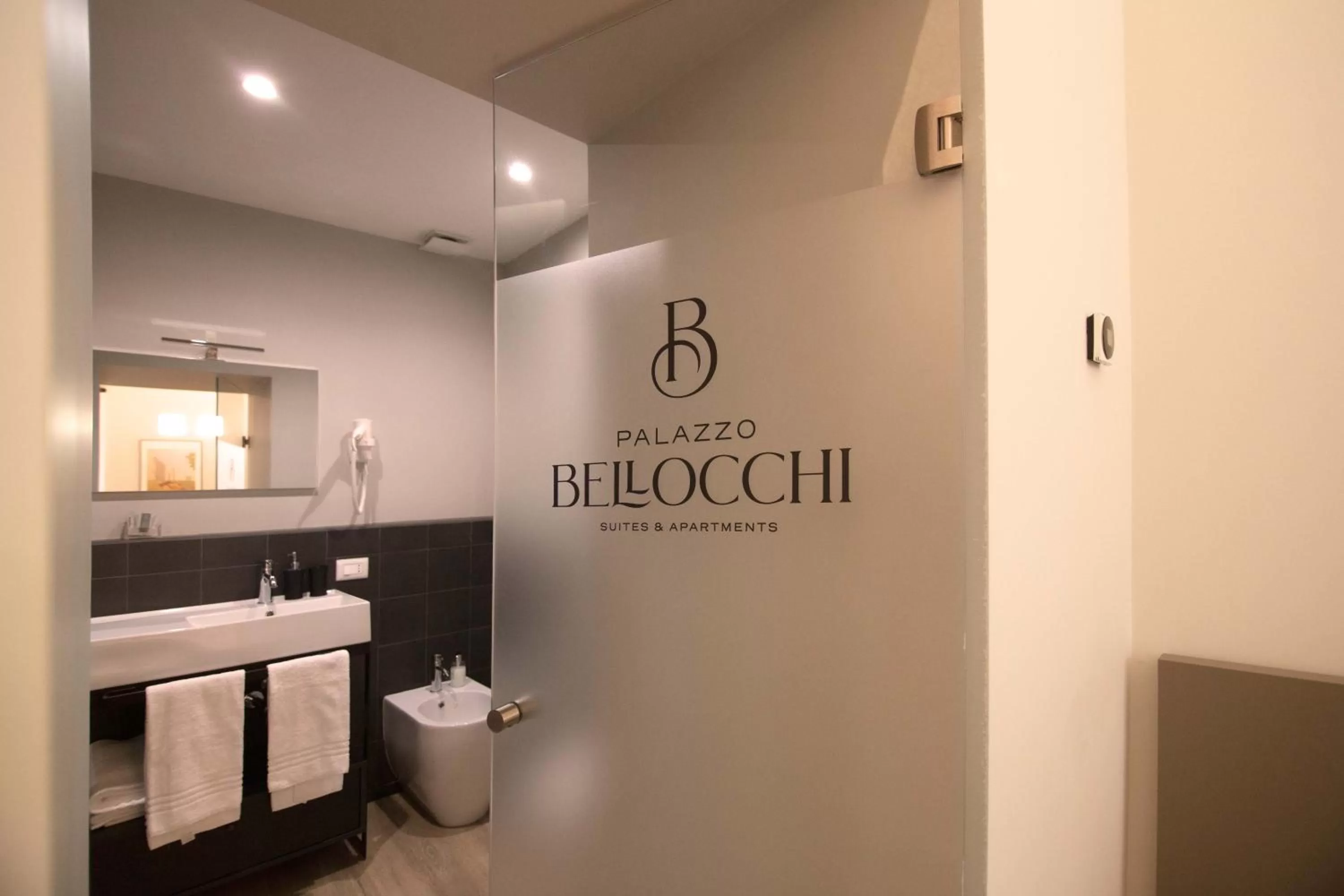 Toilet in Palazzo Bellocchi - Suites & Apartments