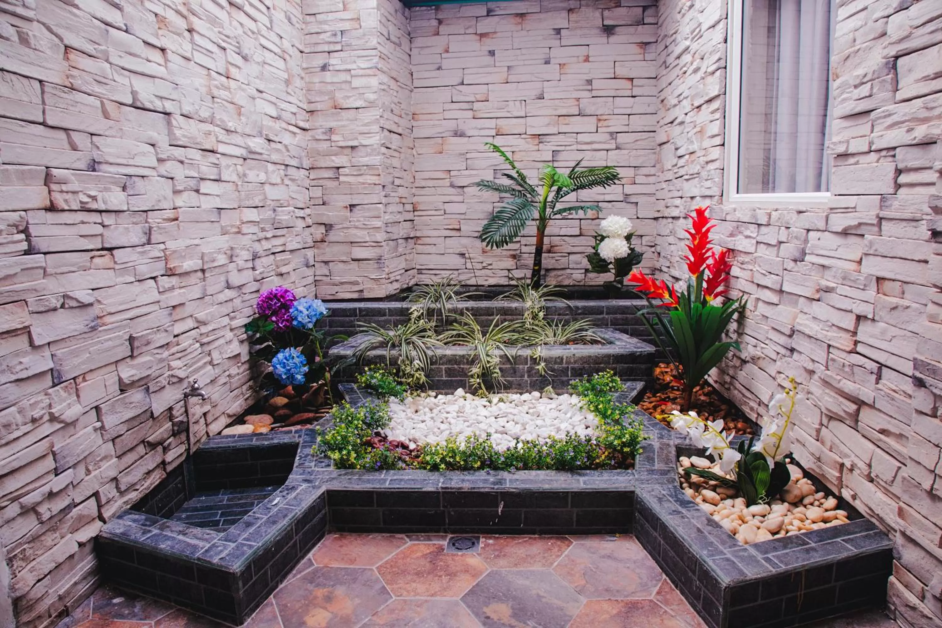 Patio in 3H HOTEL Av 70