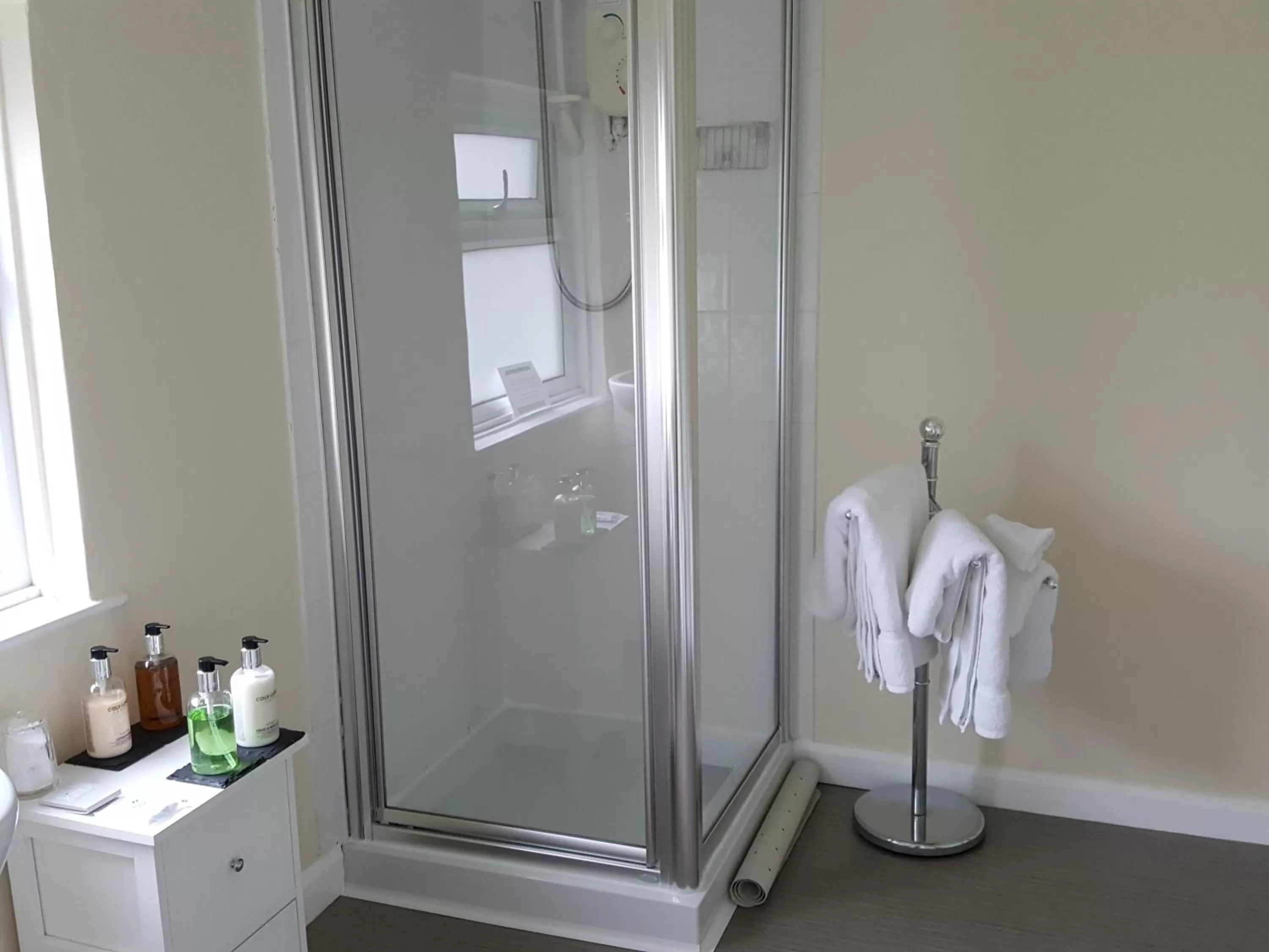 Bathroom in Schooner Point Guest House