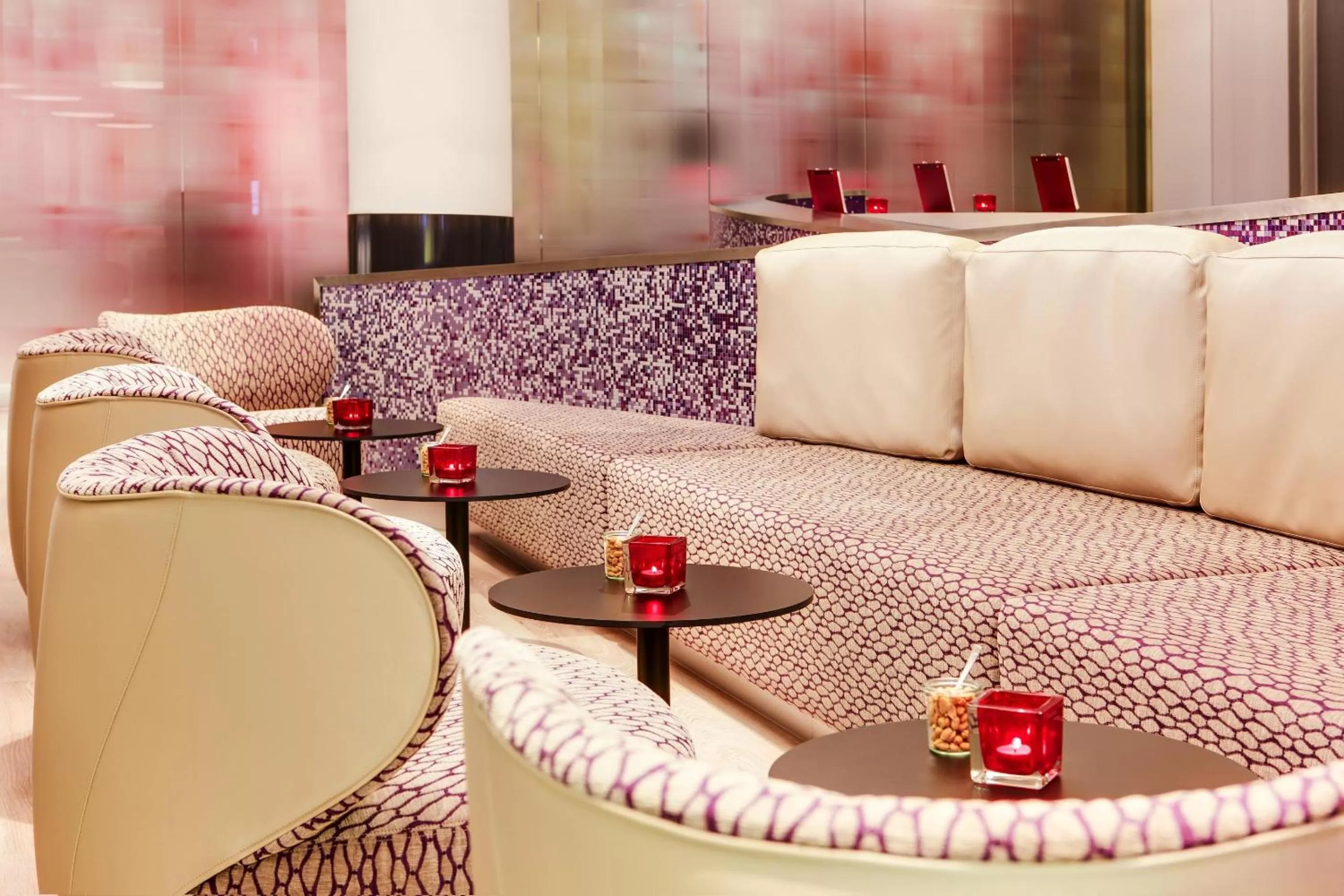 Lounge or bar in IntercityHotel Hamburg Dammtor-Messe