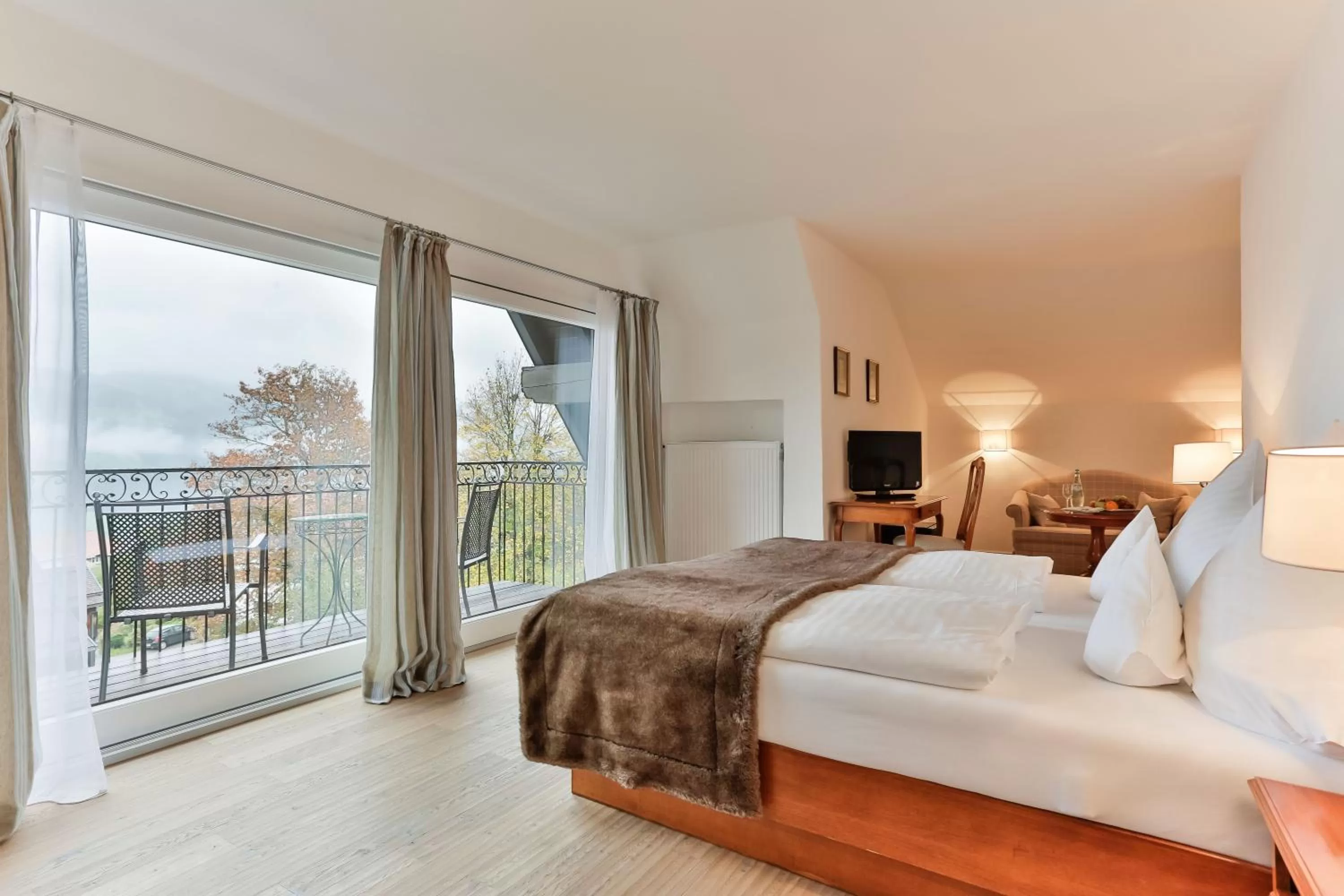 Bedroom, Bed in Hotel Bayerischer Hof