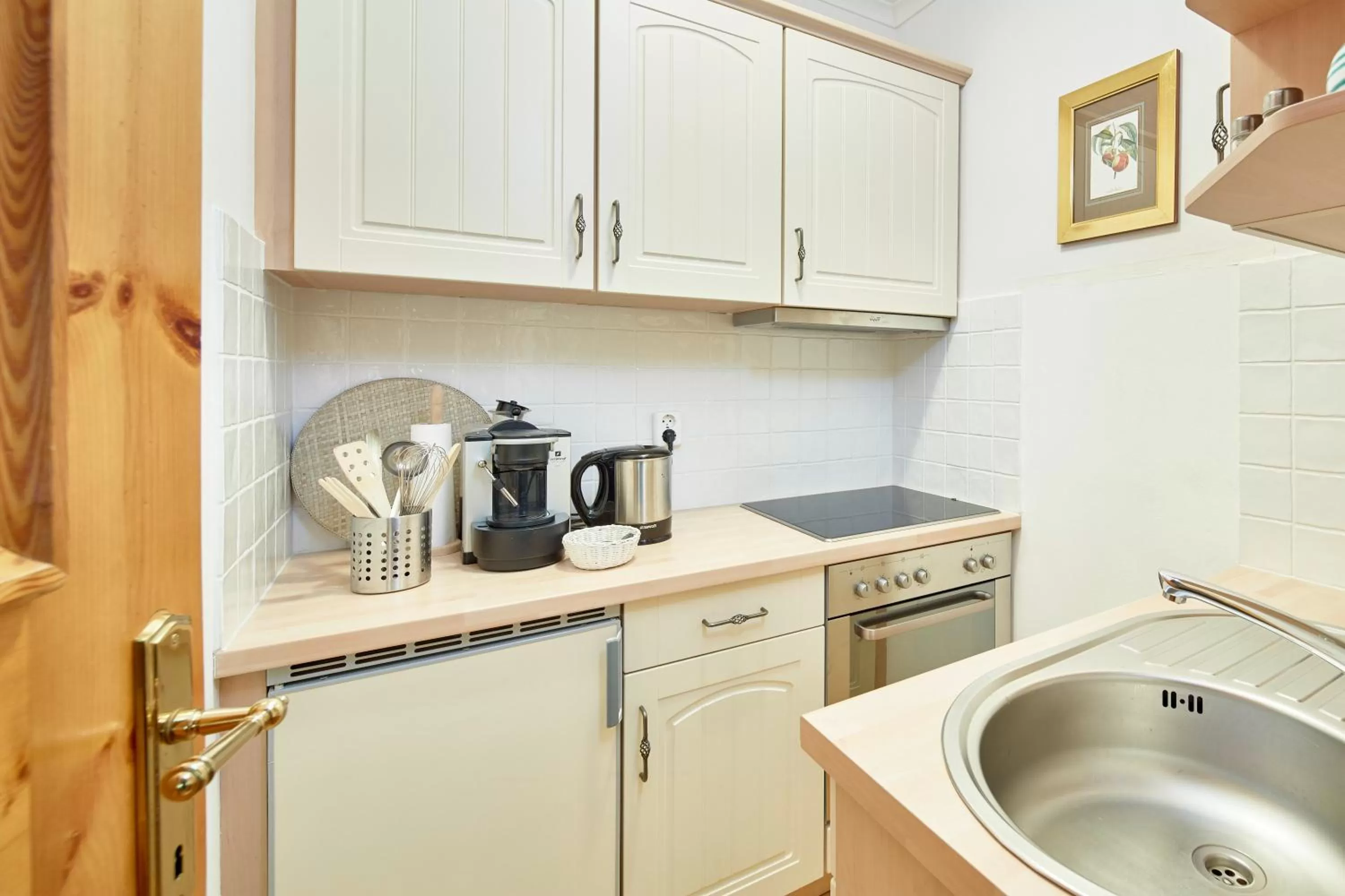 Kitchen or kitchenette in Landsitz Römerhof - Hotel Apartments