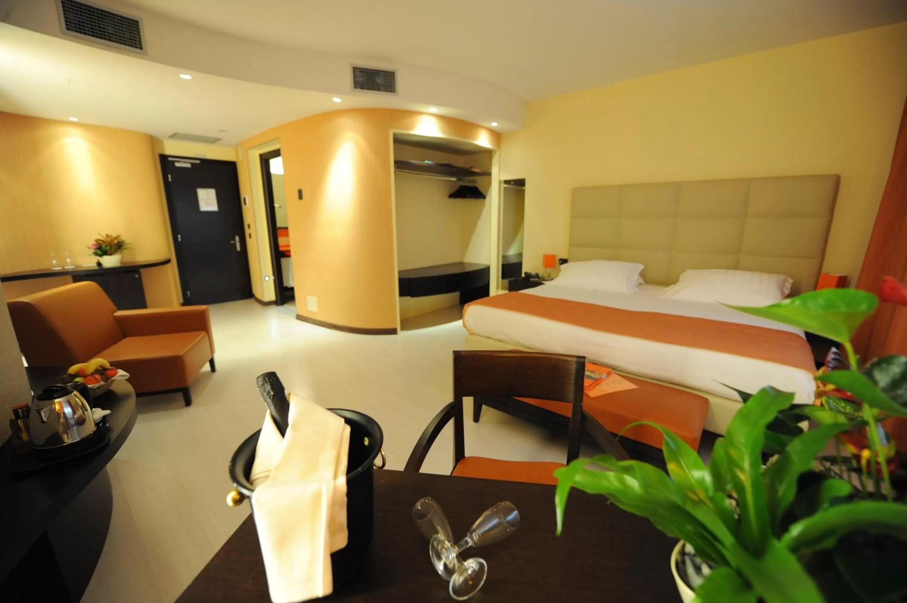 Photo of the whole room, Bed in Hotel Donatello Imola