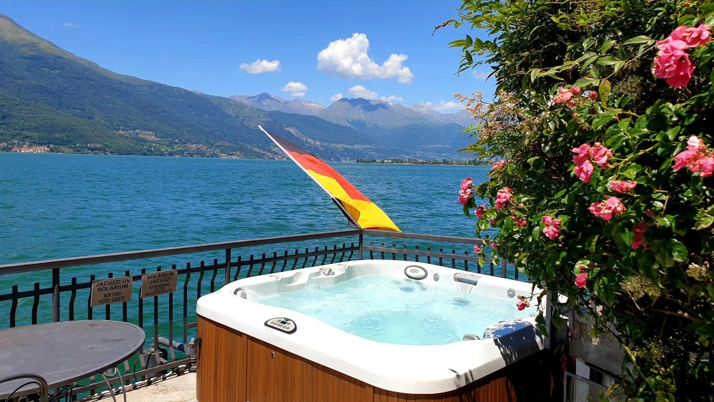 Hot Tub in Hotel Meridiana