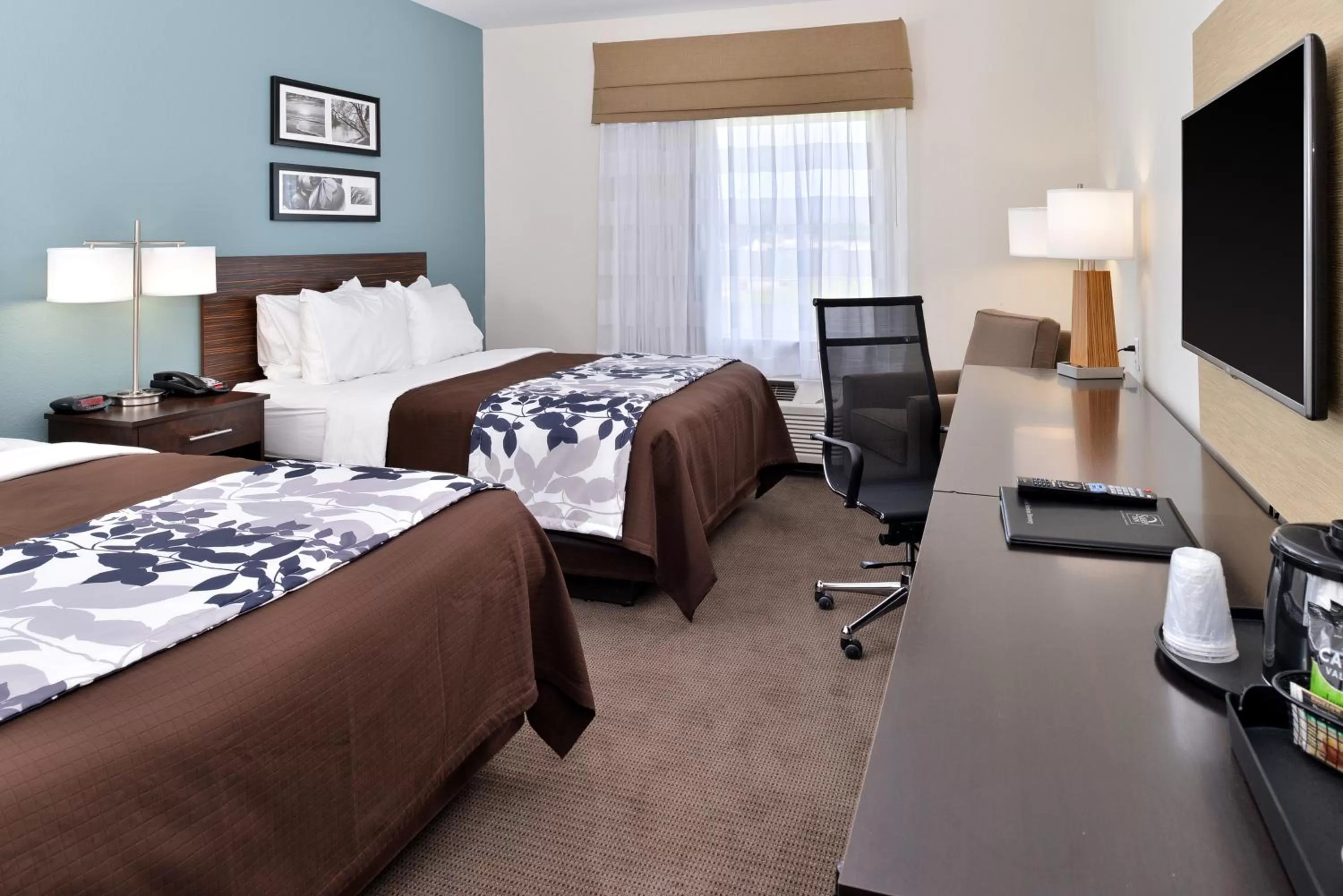 Photo of the whole room, Bed in Sleep Inn & Suites Meridian - Bonita Lakes